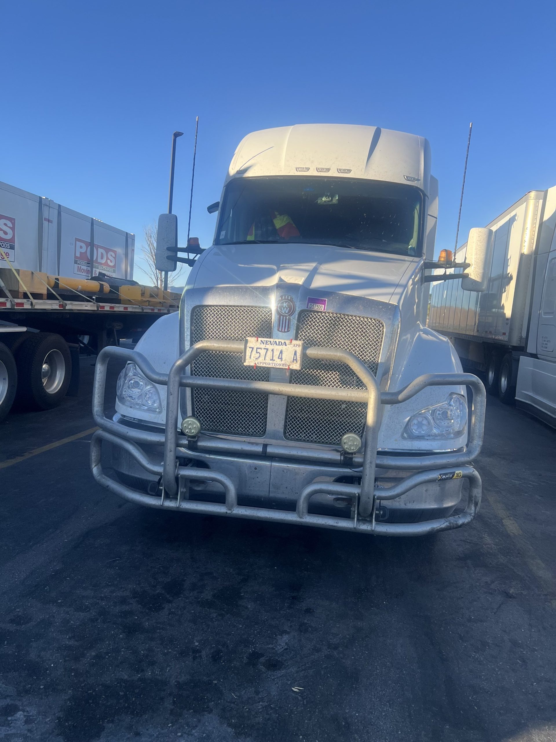 2020 Kenworth T680 2020 Kenworth T680 - image 2 of 6