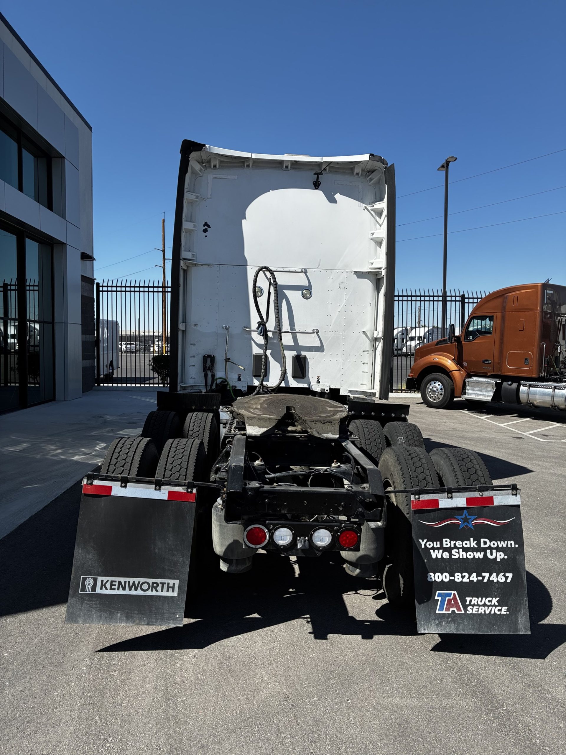 2020 Kenworth T680 - image 5 of 6