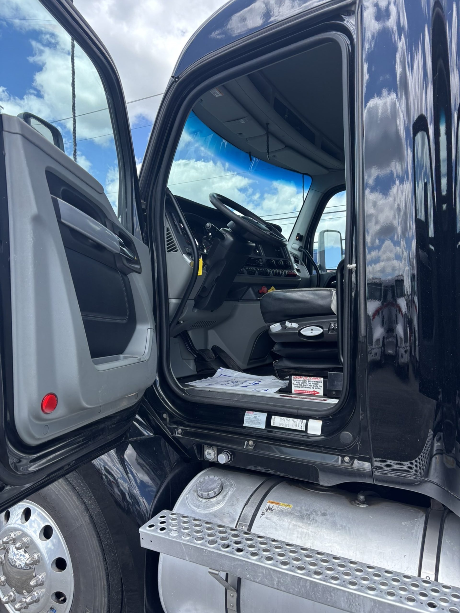 2021 Kenworth T680 in Spokane, WA, WA — photo 5