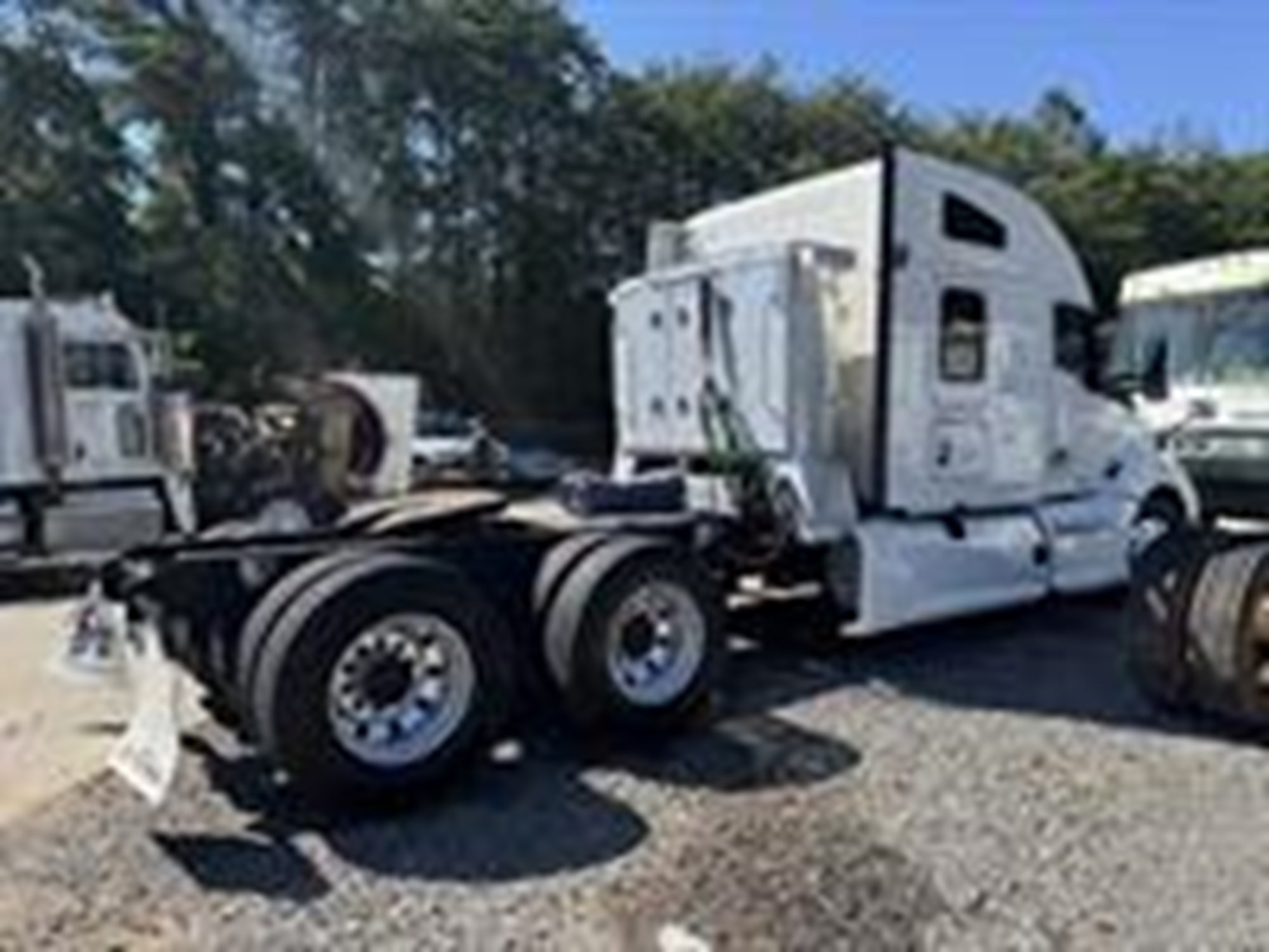 2021 Kenworth T680 - image 2 of 6