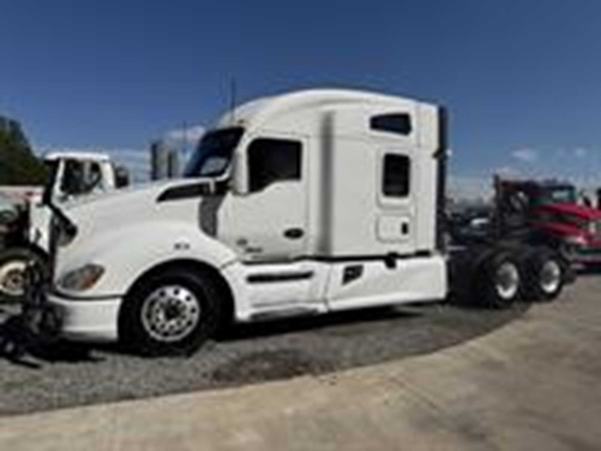 2021 Kenworth T680 - image 3 of 6