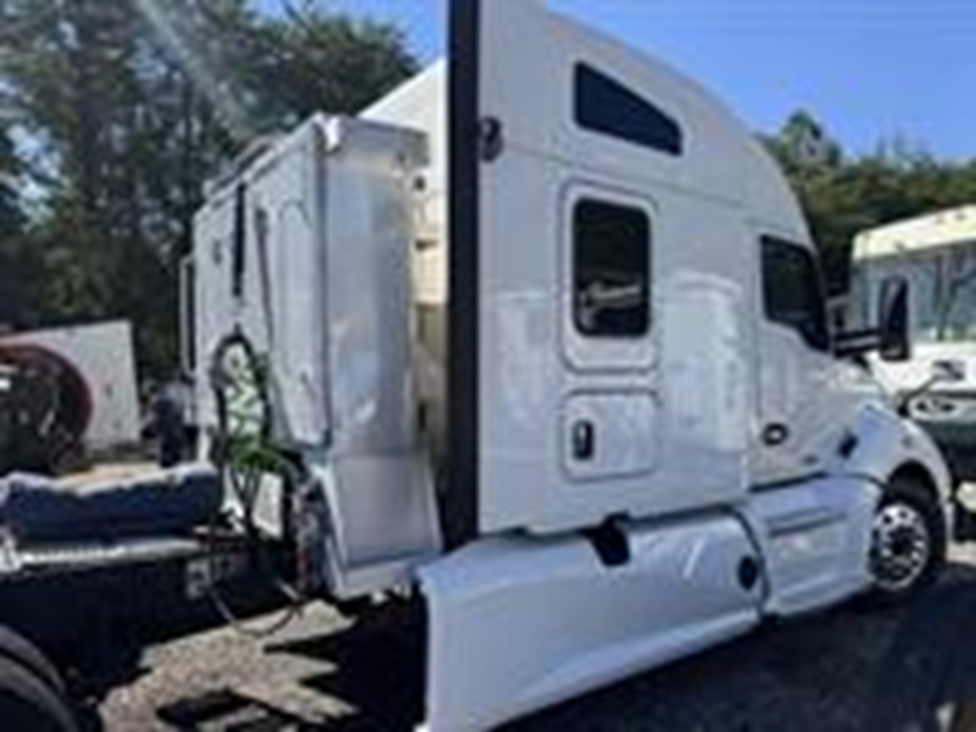 2021 Kenworth T680 - image 4 of 6