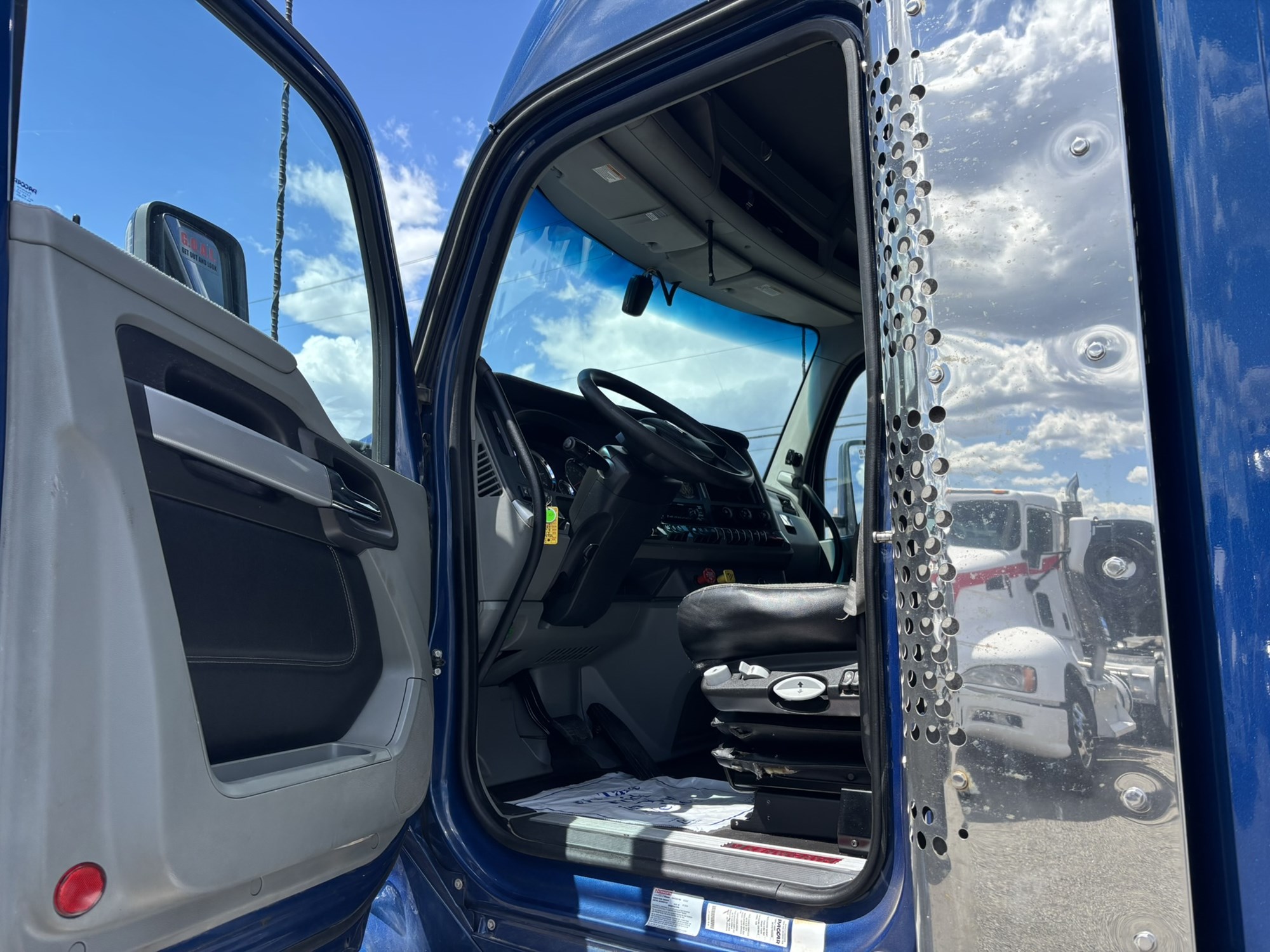 2021 Kenworth T680 in Spokane, WA, WA — photo 5