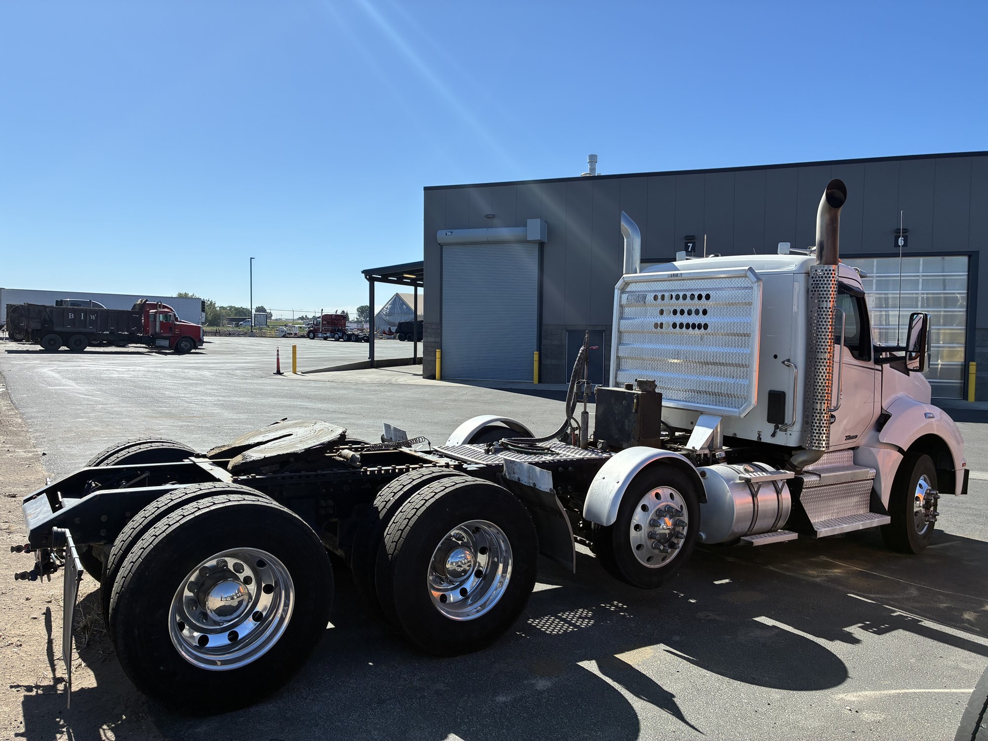 2021 Kenworth T880 - image 4 of 6