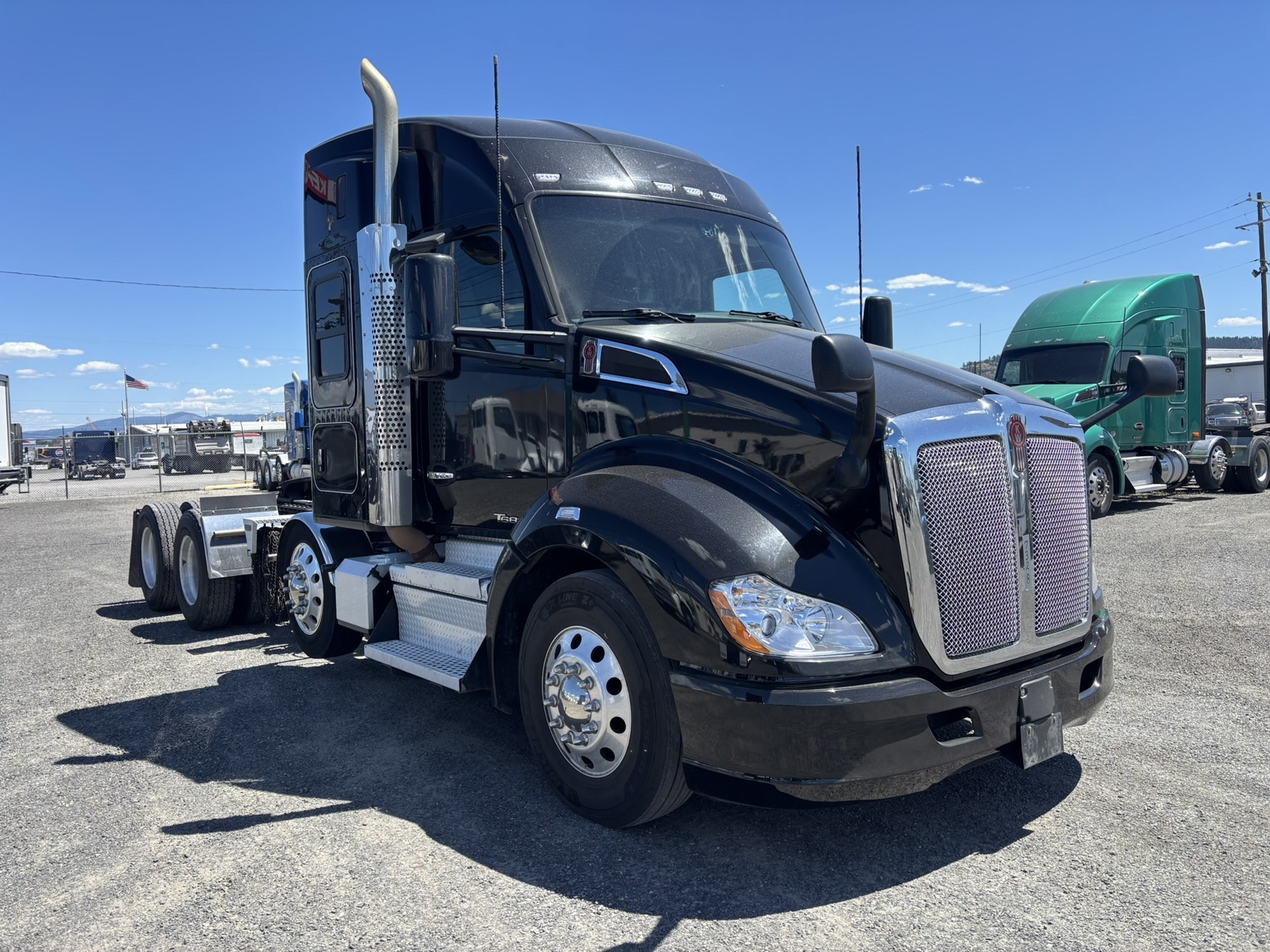 2021 Kenworth T680 - image 4 of 6