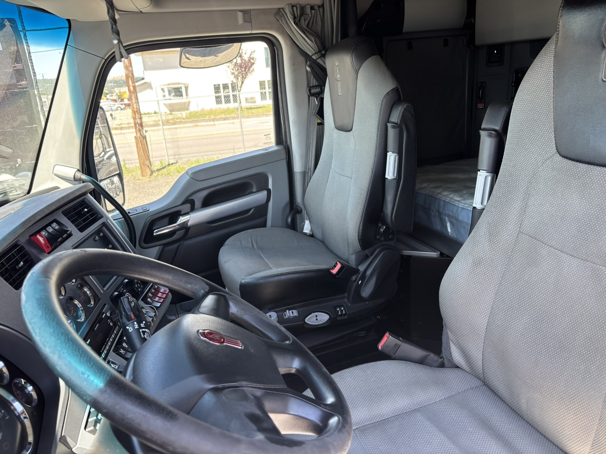 2021 Kenworth T680 - image 6 of 6
