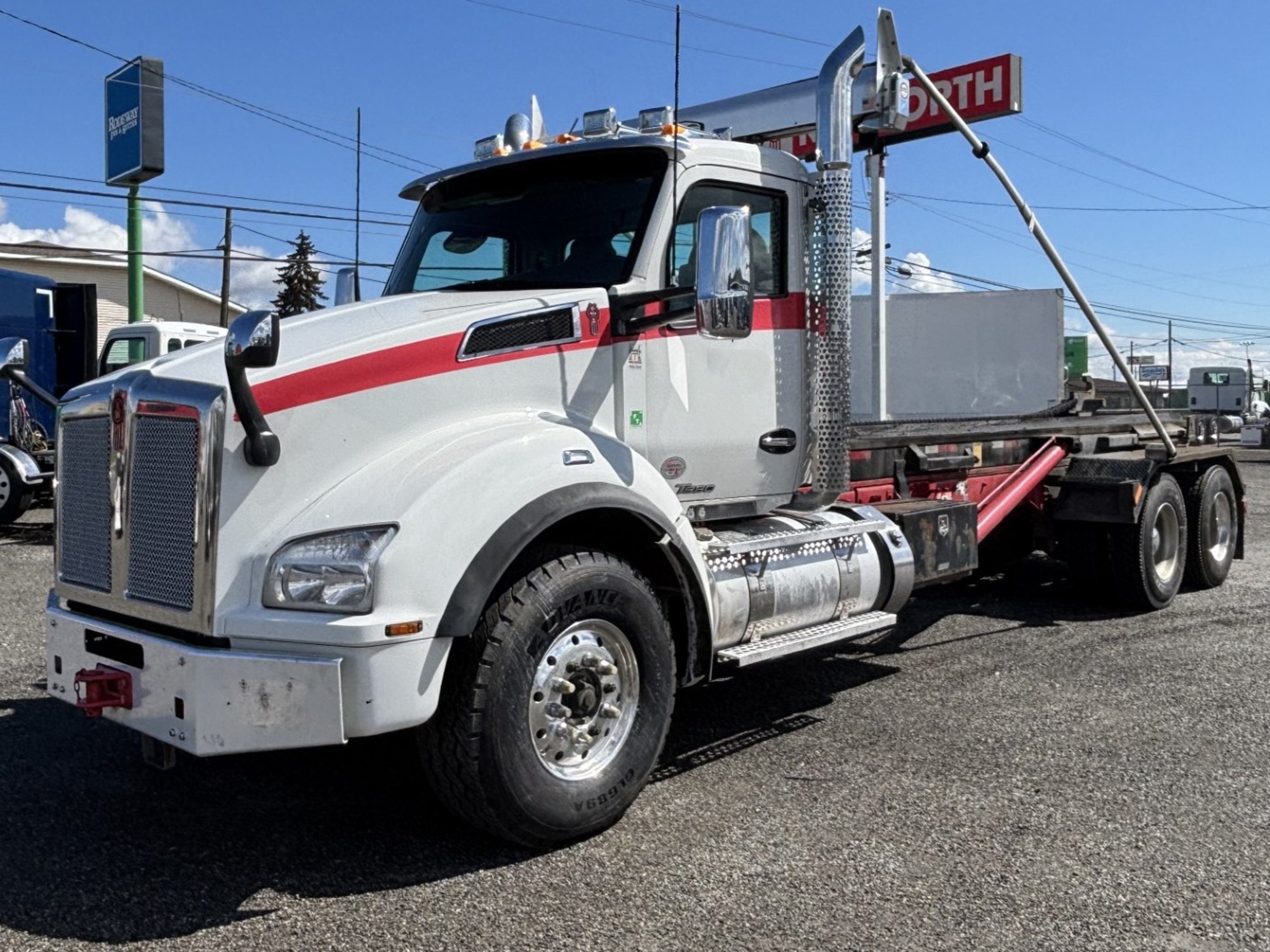 2021 Kenworth T880 2021 Kenworth T880 - image 1 of 6