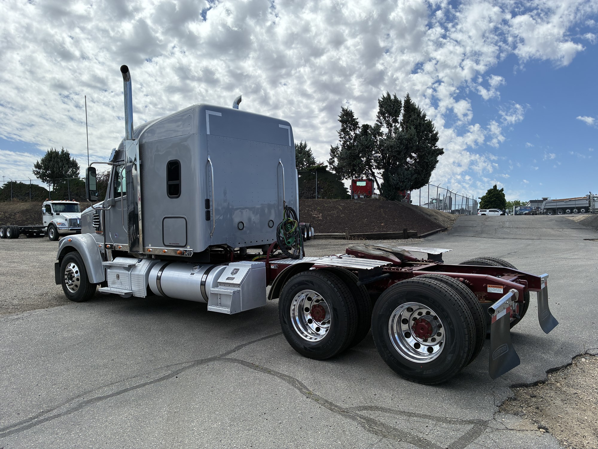 2022 Freightliner 122SD - image 3 of 6