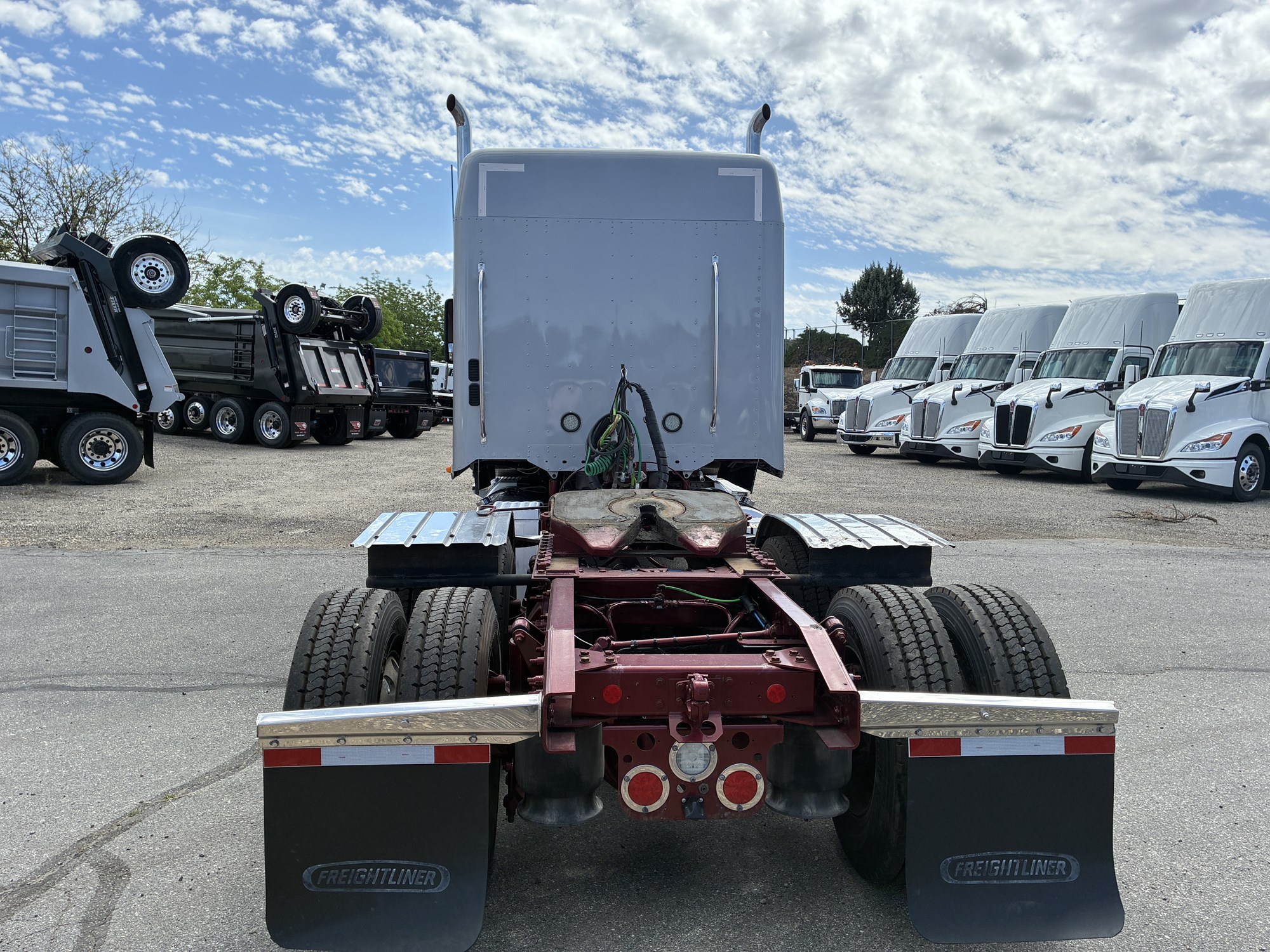 2022 Freightliner 122SD - image 4 of 6