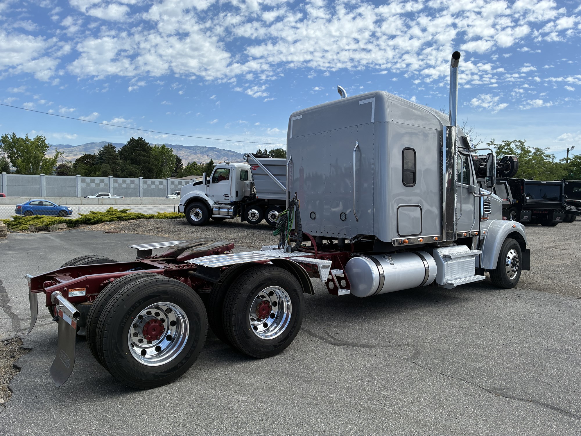 2022 Freightliner 122SD - image 5 of 6