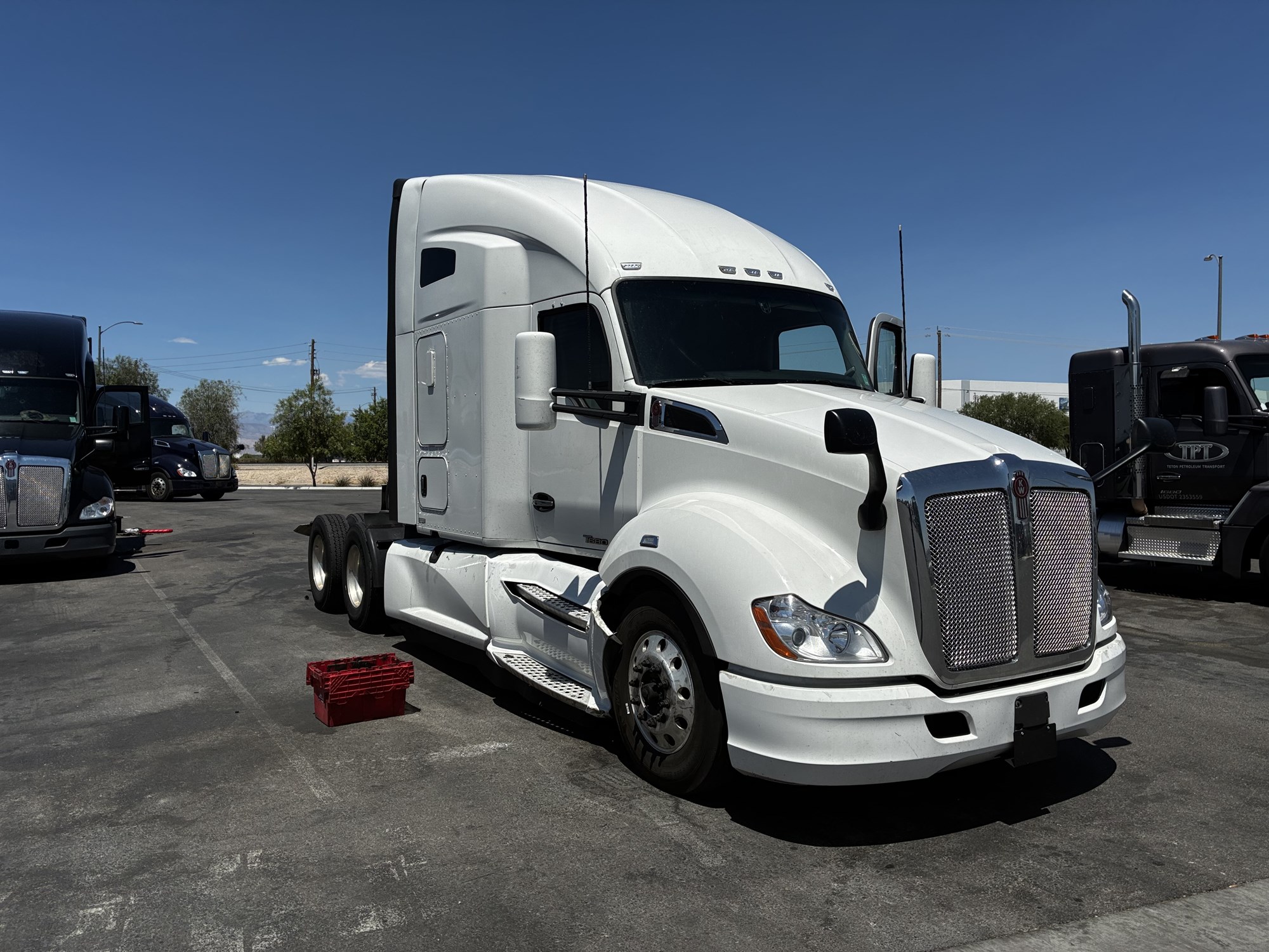 2022 Kenworth T680 - image 1 of 2