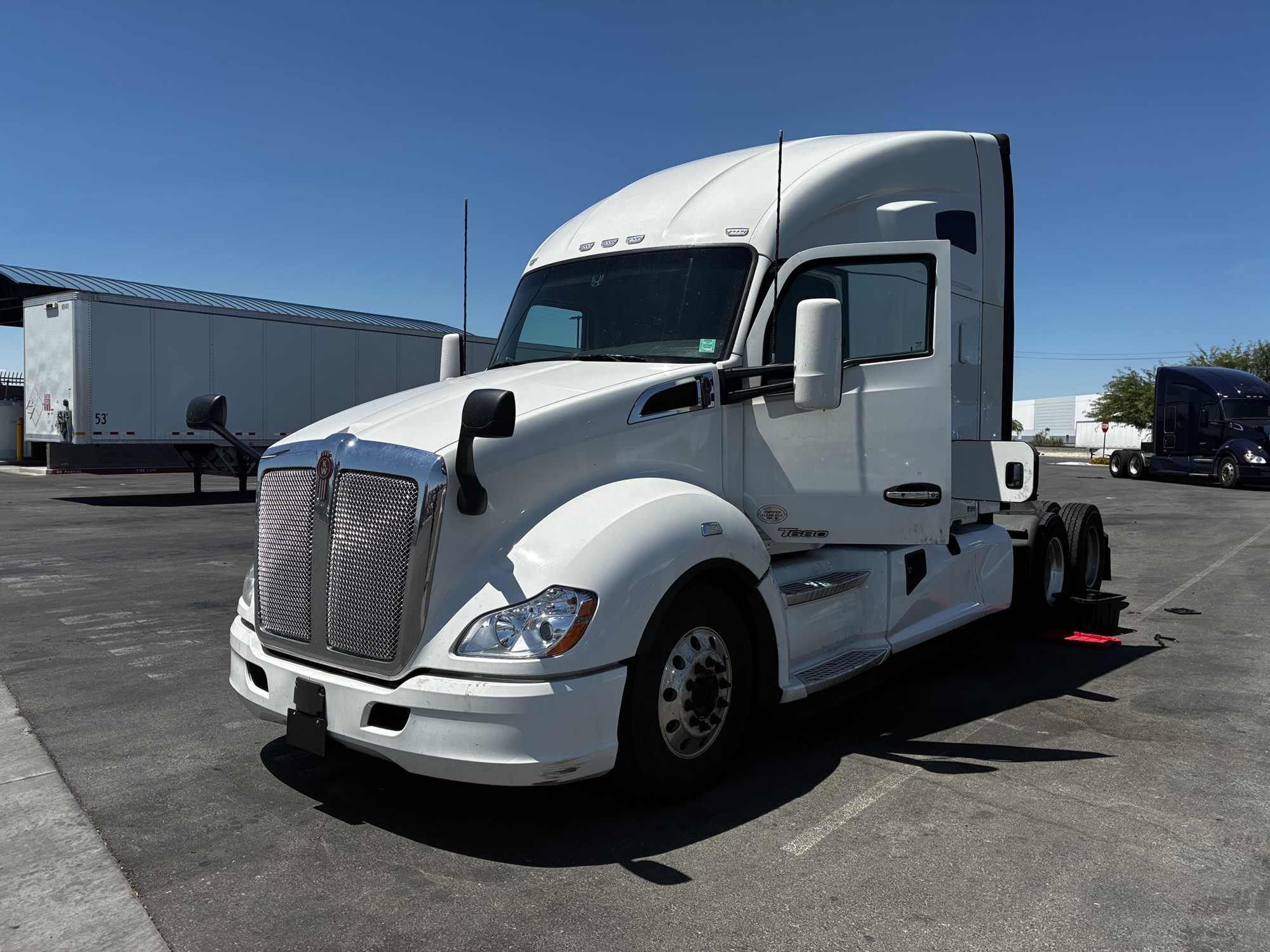 2022 Kenworth T680 - image 2 of 2