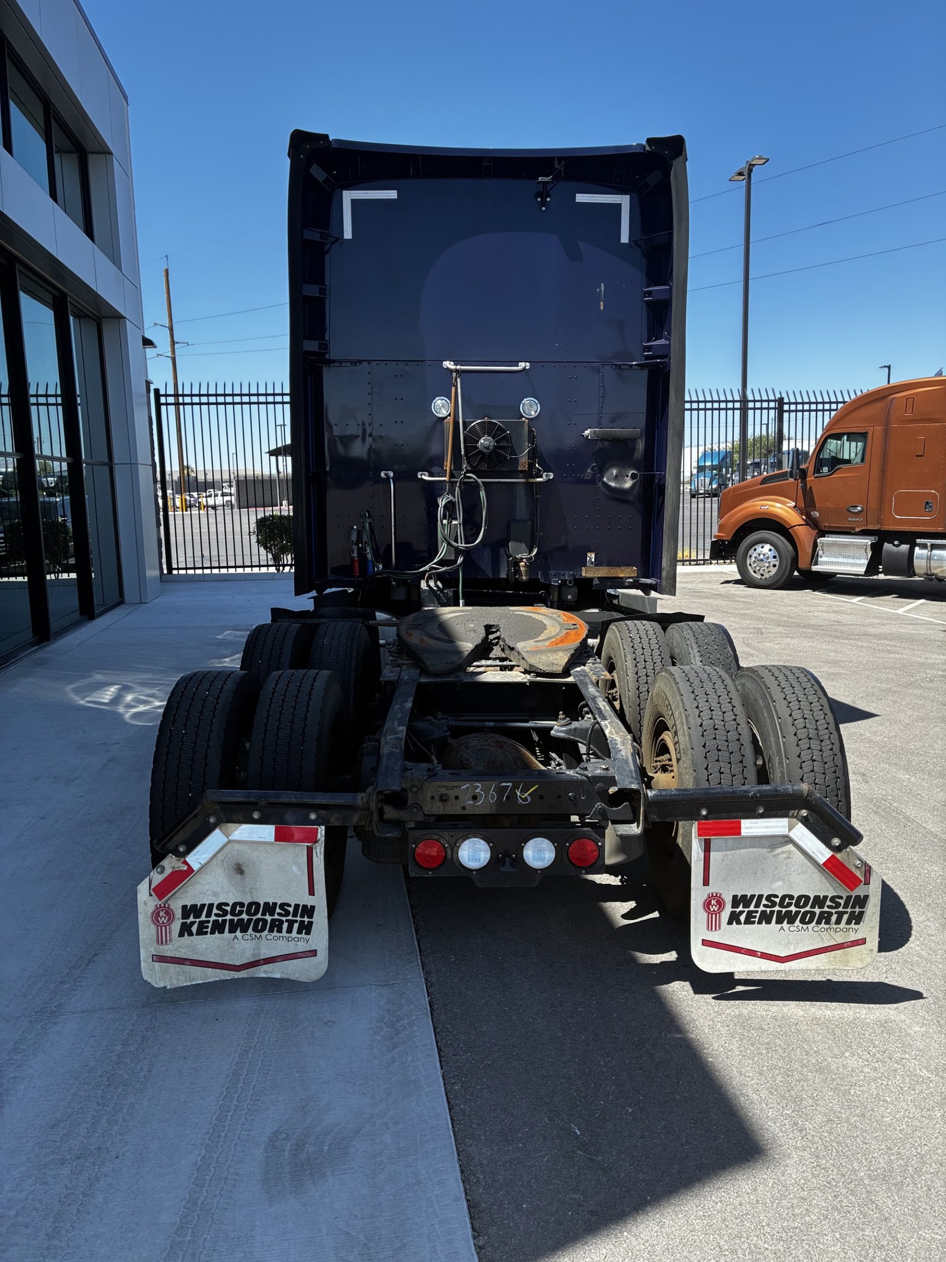2022 Kenworth T680 - image 2 of 6