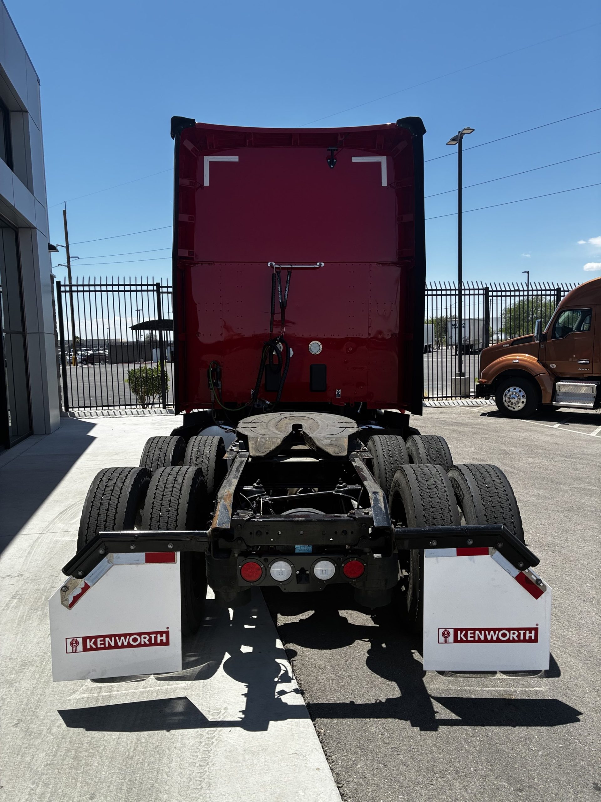 2022 Kenworth T680 - image 4 of 6