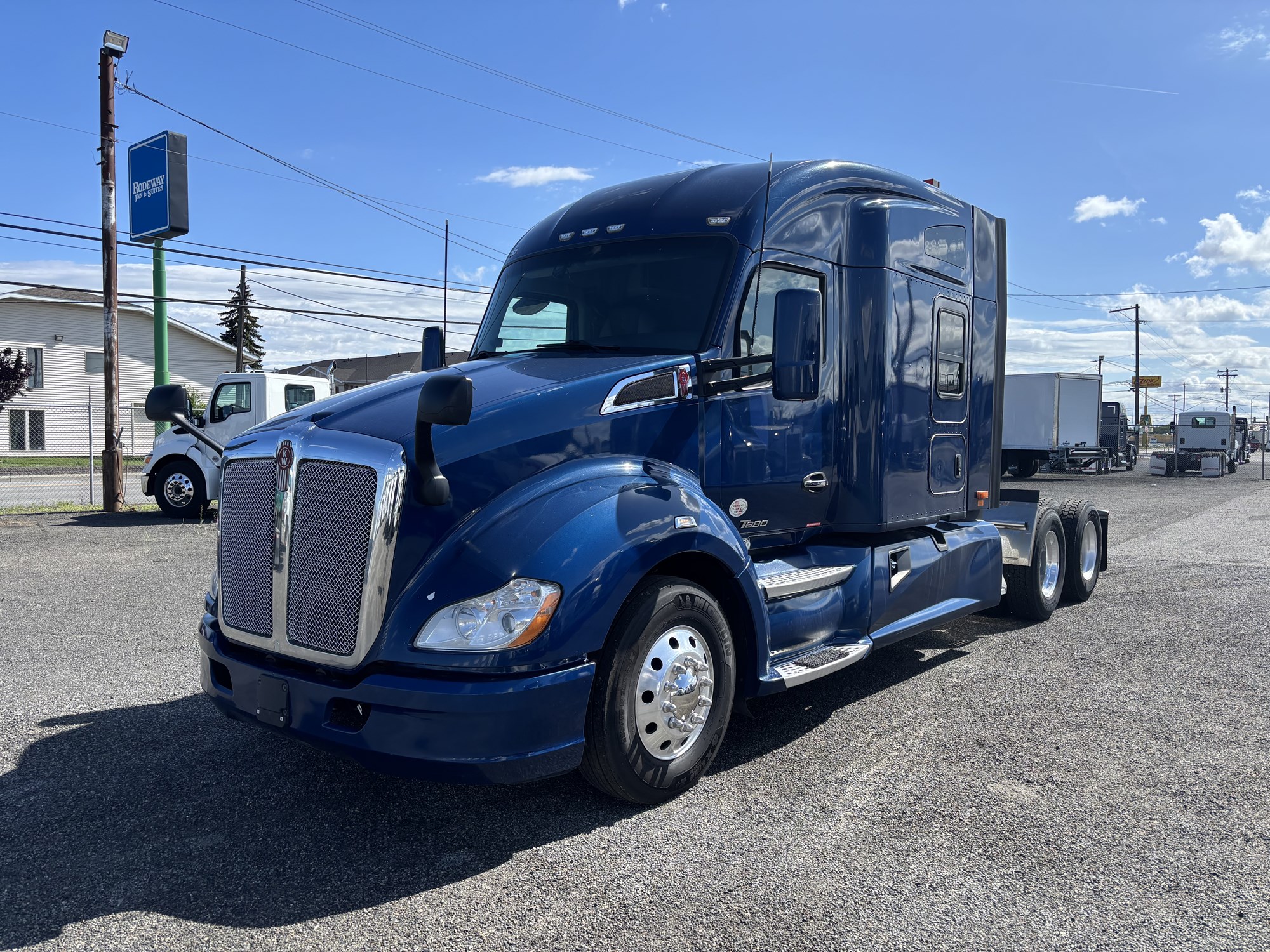 2022 Kenworth T680 - image 1 of 6