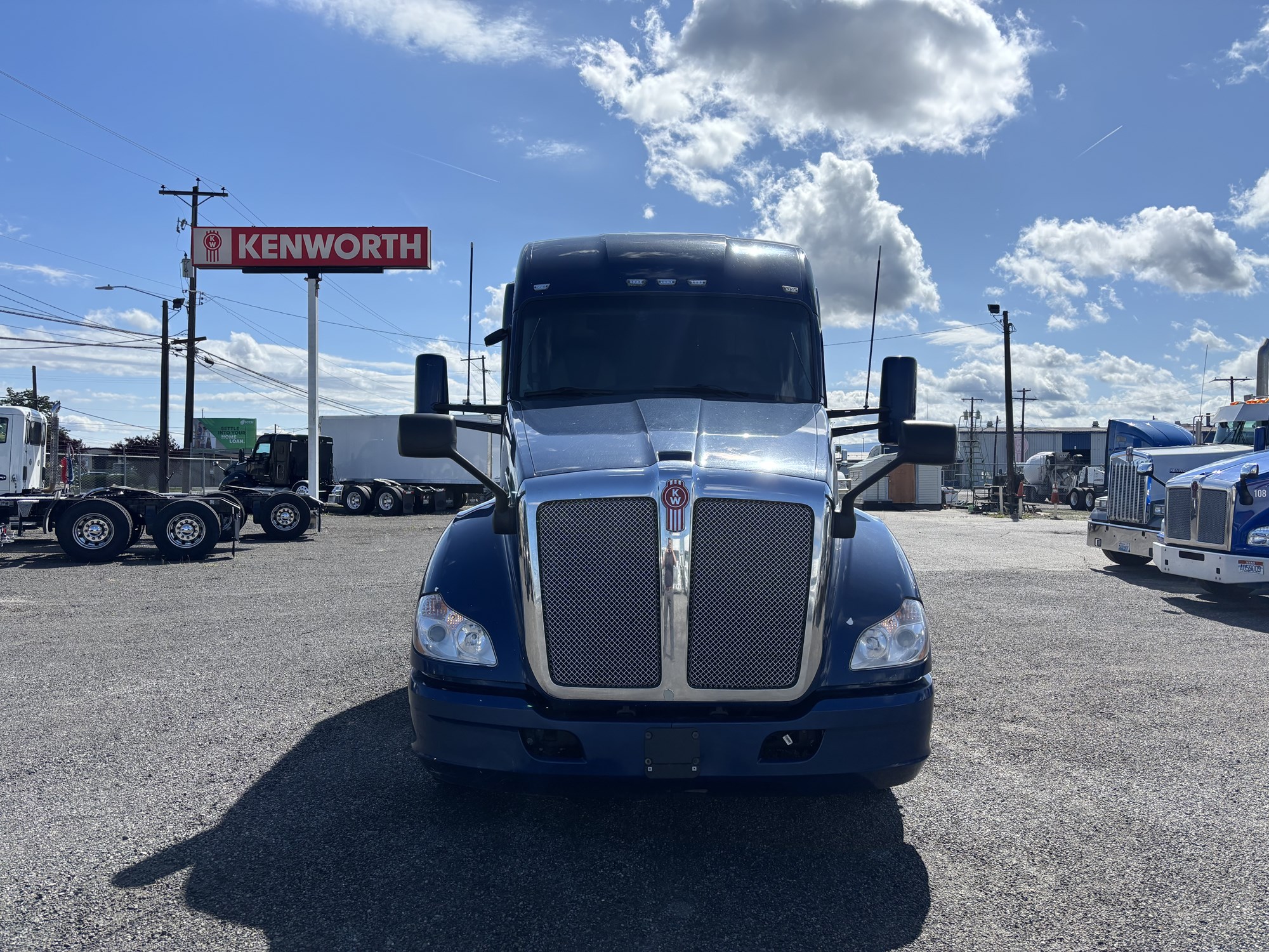 2022 Kenworth T680 - image 3 of 6