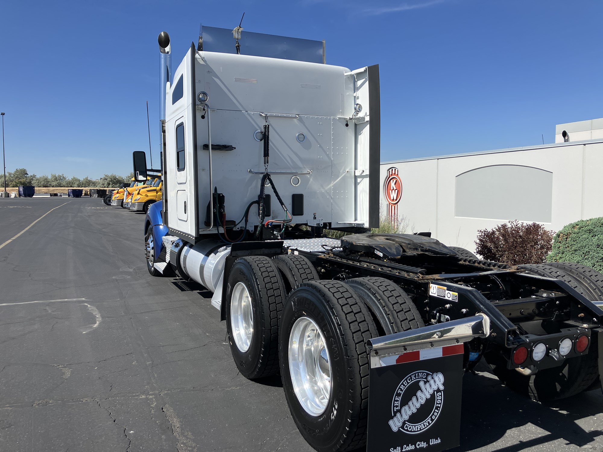 2022 Kenworth T680 - image 3 of 6