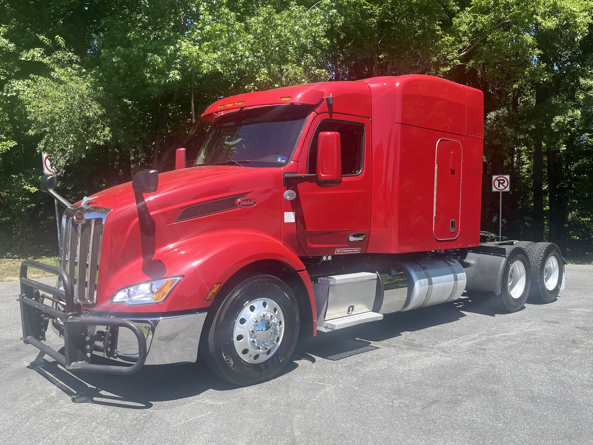 2023 Peterbilt 579 - image 1 of 6