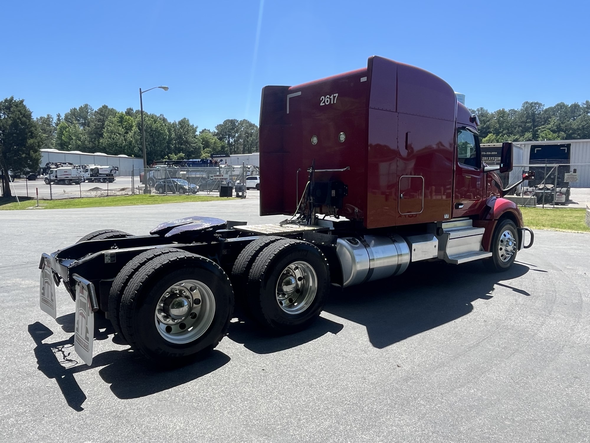 2023 Peterbilt 579 - image 5 of 6