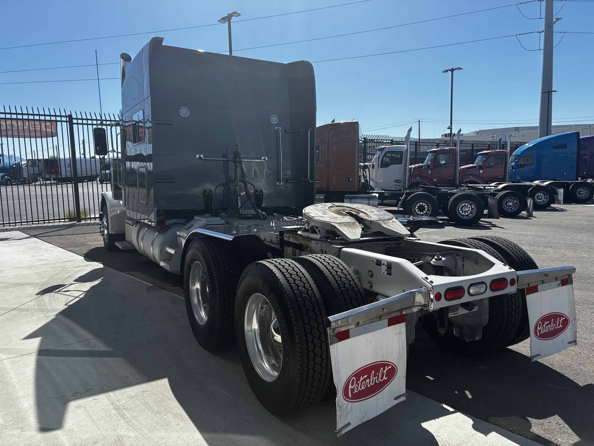 2023 Peterbilt 389 - image 5 of 6