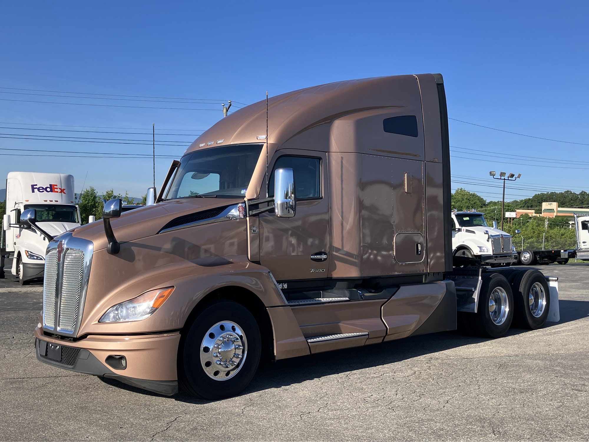 2023 Kenworth T680 - image 1 of 6