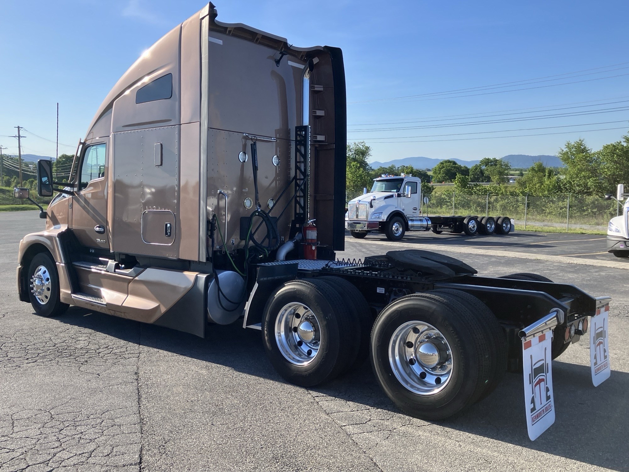 2023 Kenworth T680 - image 6 of 6