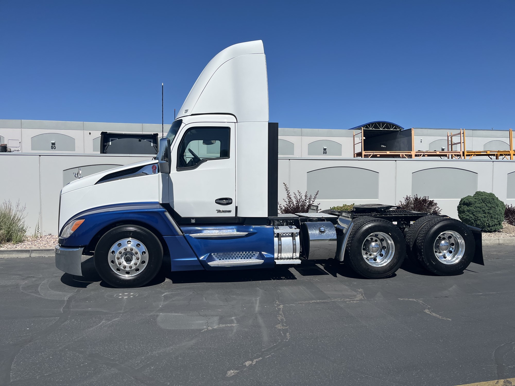 2023 Kenworth T680 in Salt Lake, UT, UT — photo 2