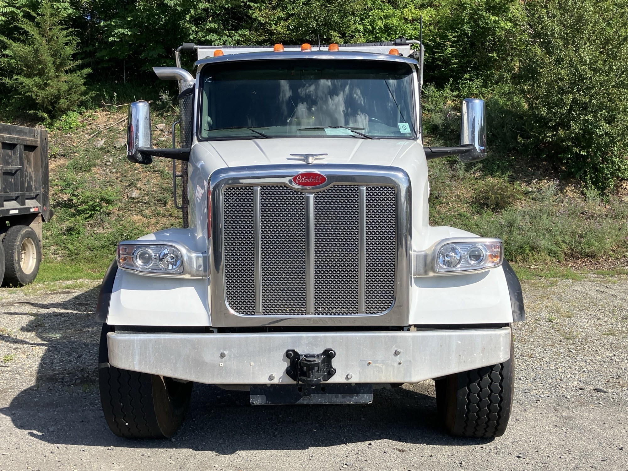 2025 Peterbilt 567 - image 2 of 4
