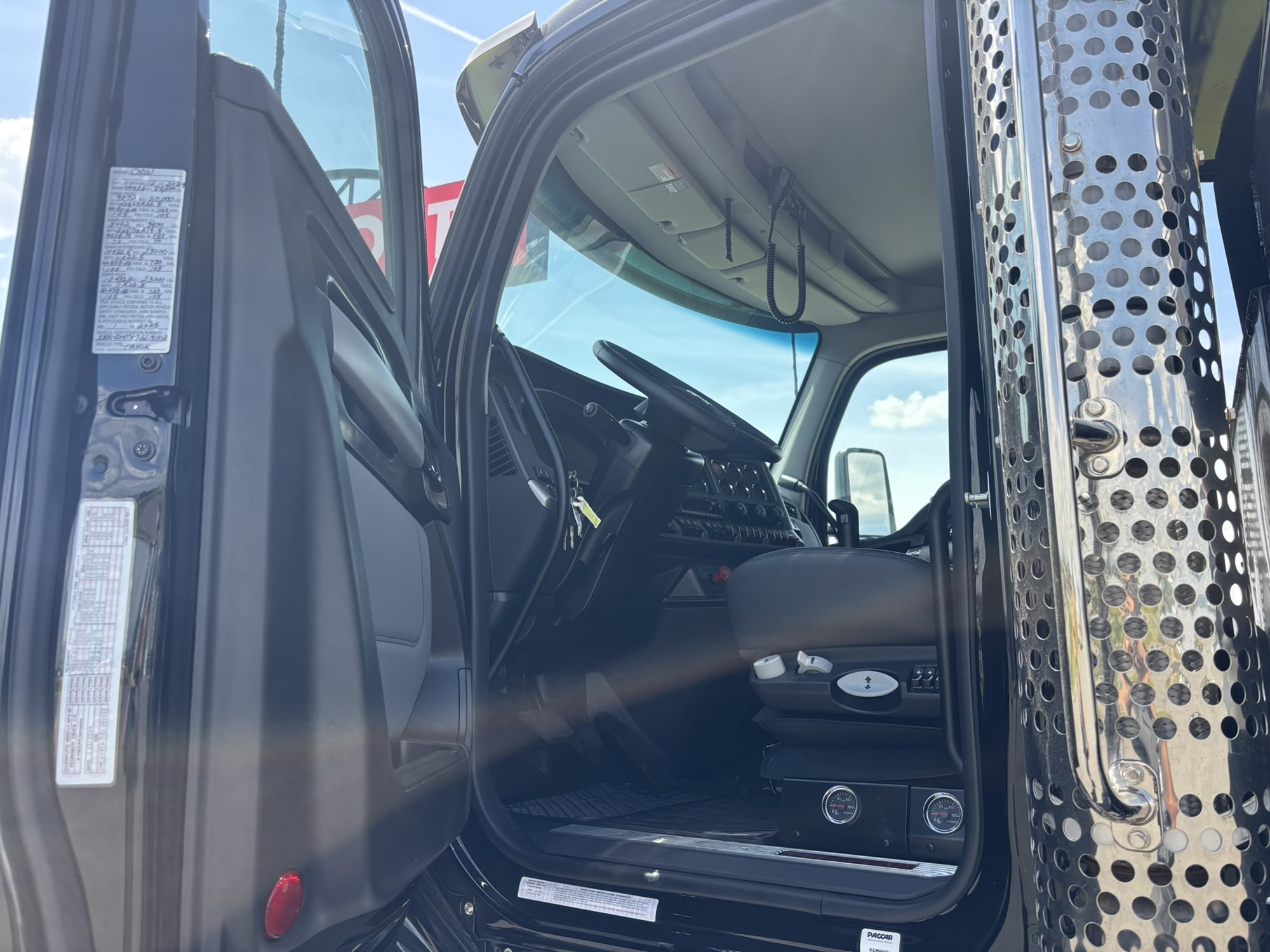 2025 Kenworth T880 in Spokane, WA — photo 5