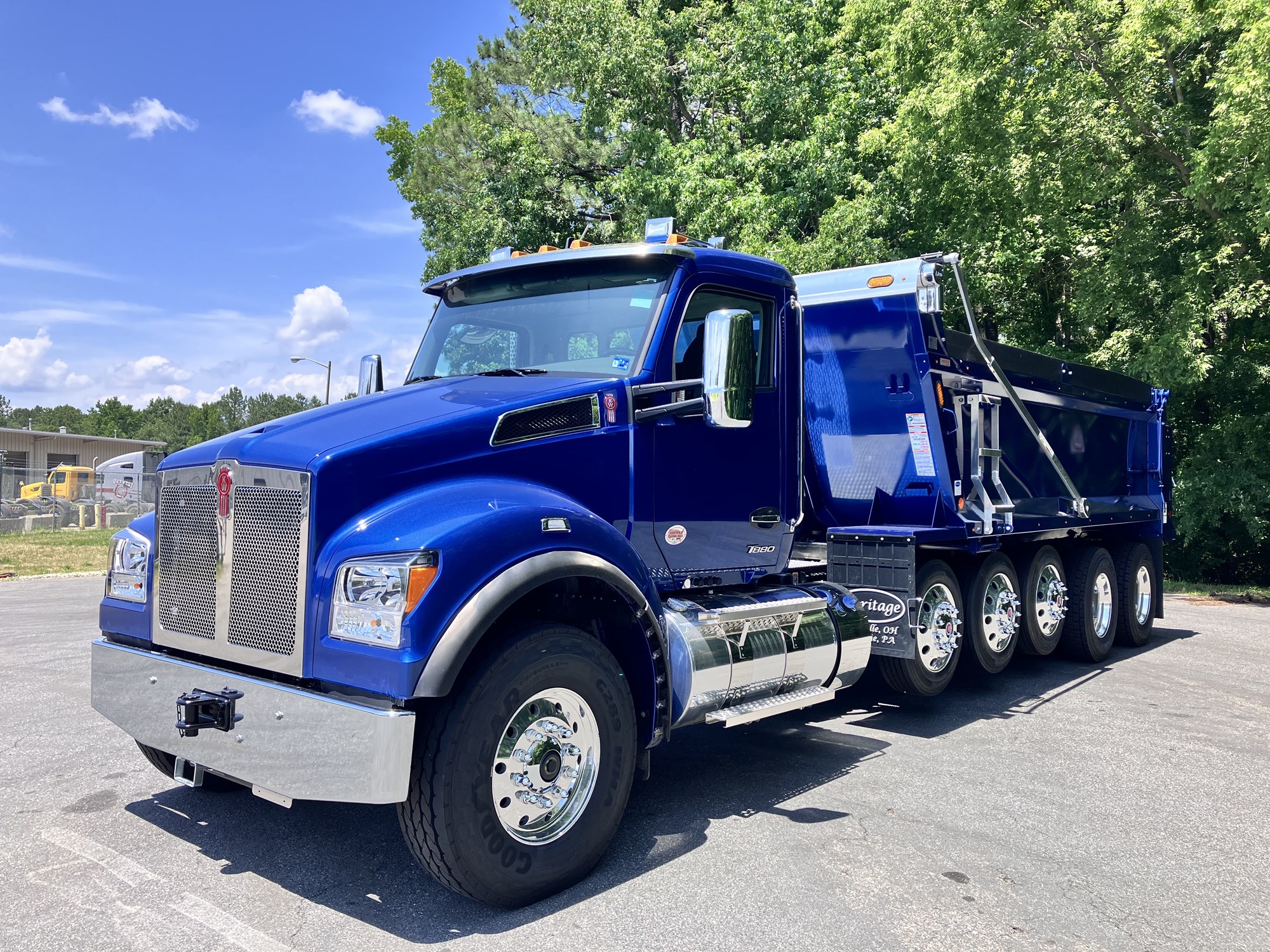 2026 Kenworth T880 2026 Kenworth T880 - image 1 of 6