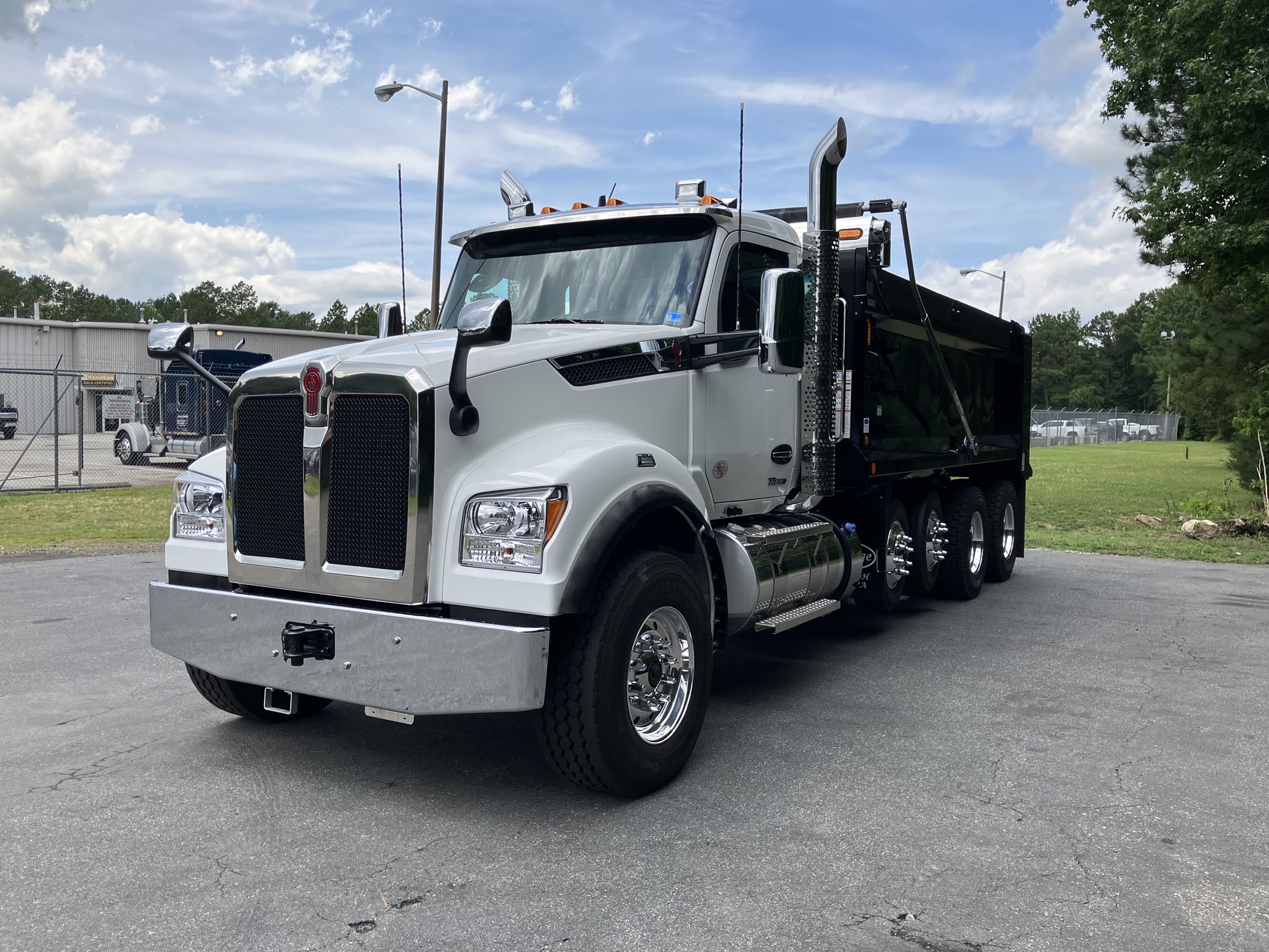 2027 Kenworth T880 2027 Kenworth T880 - image 1 of 6