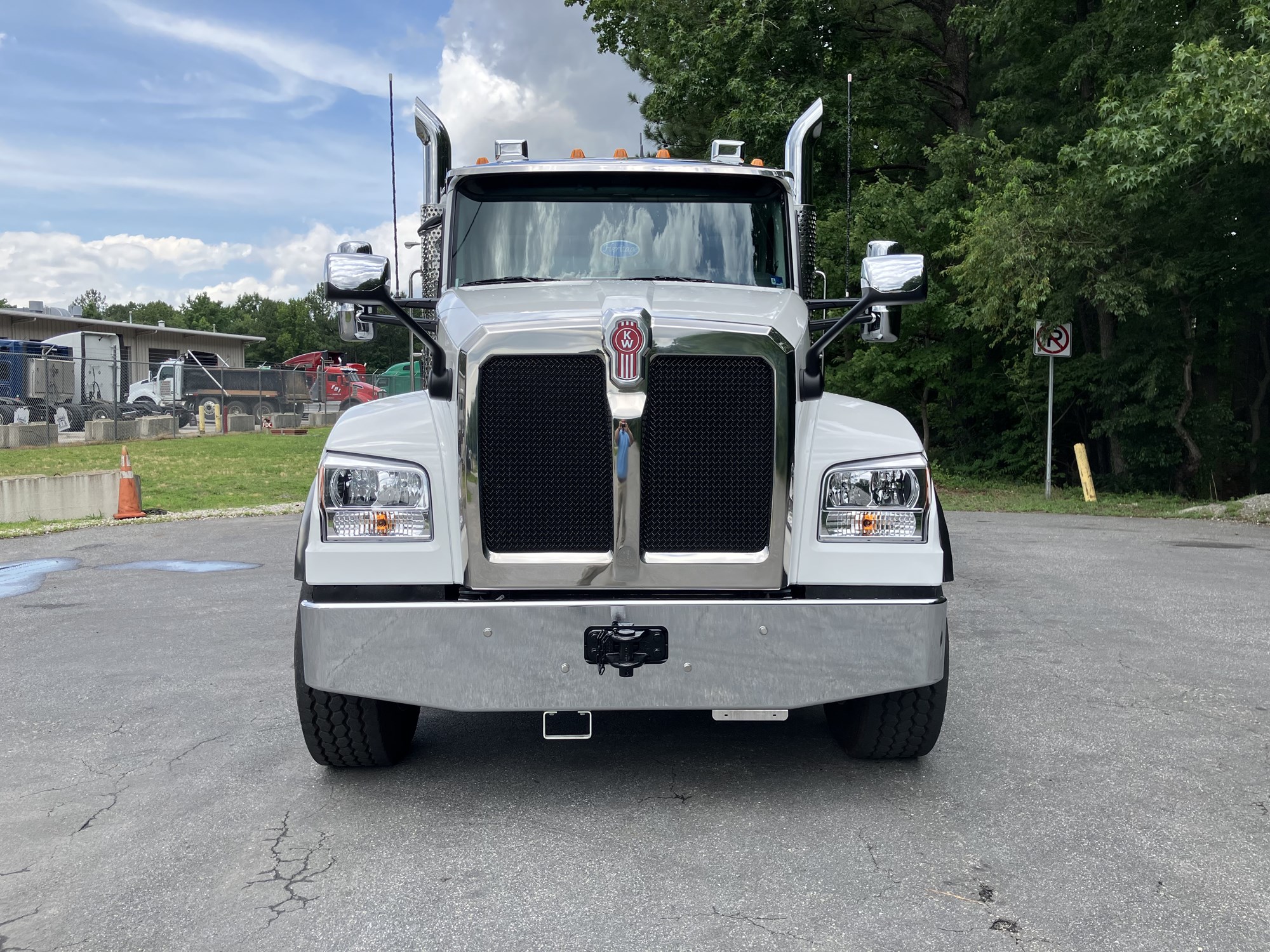 2027 Kenworth T880 2027 Kenworth T880 - image 2 of 6