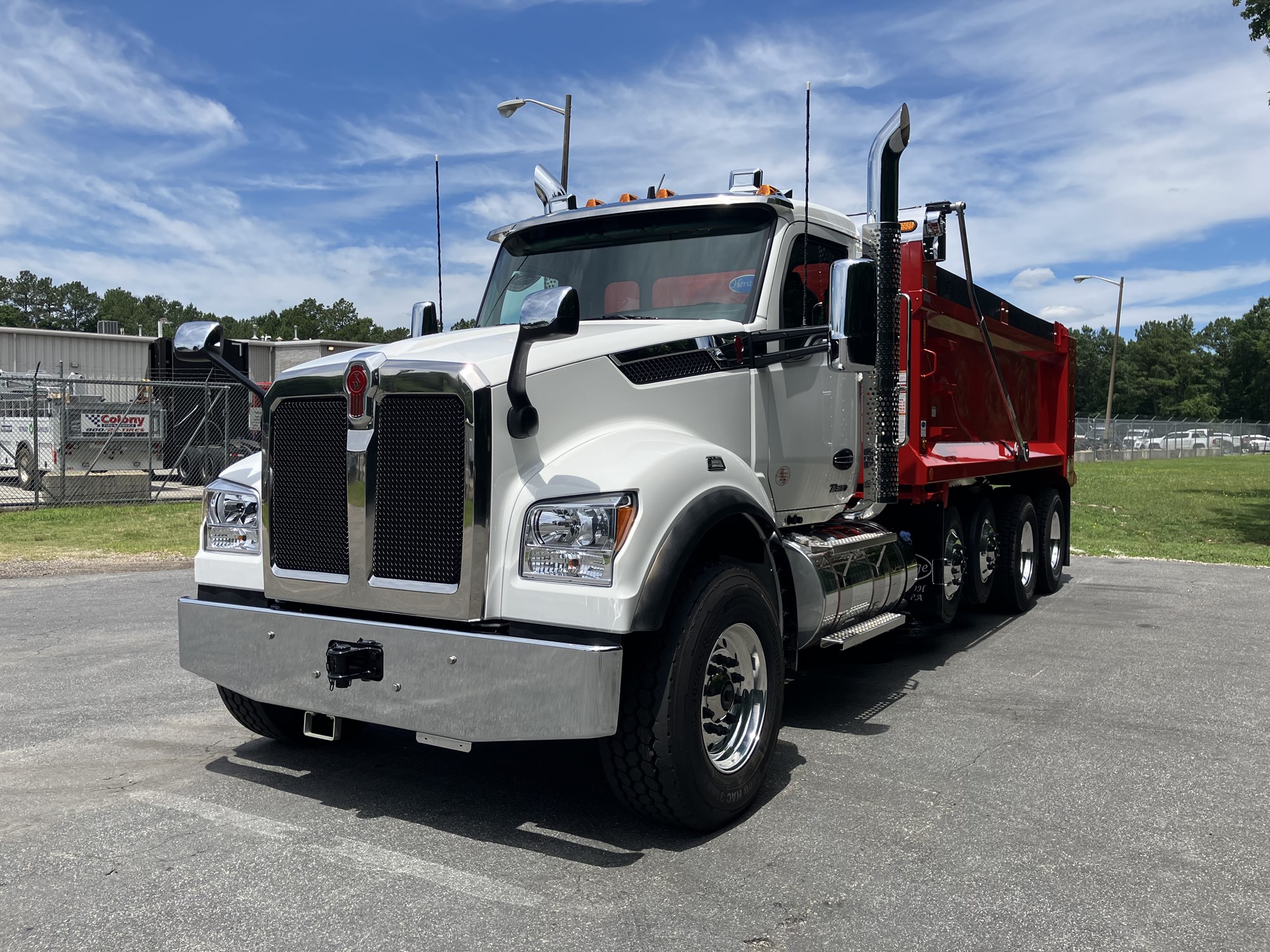2027 Kenworth T880 2027 Kenworth T880 - image 1 of 6
