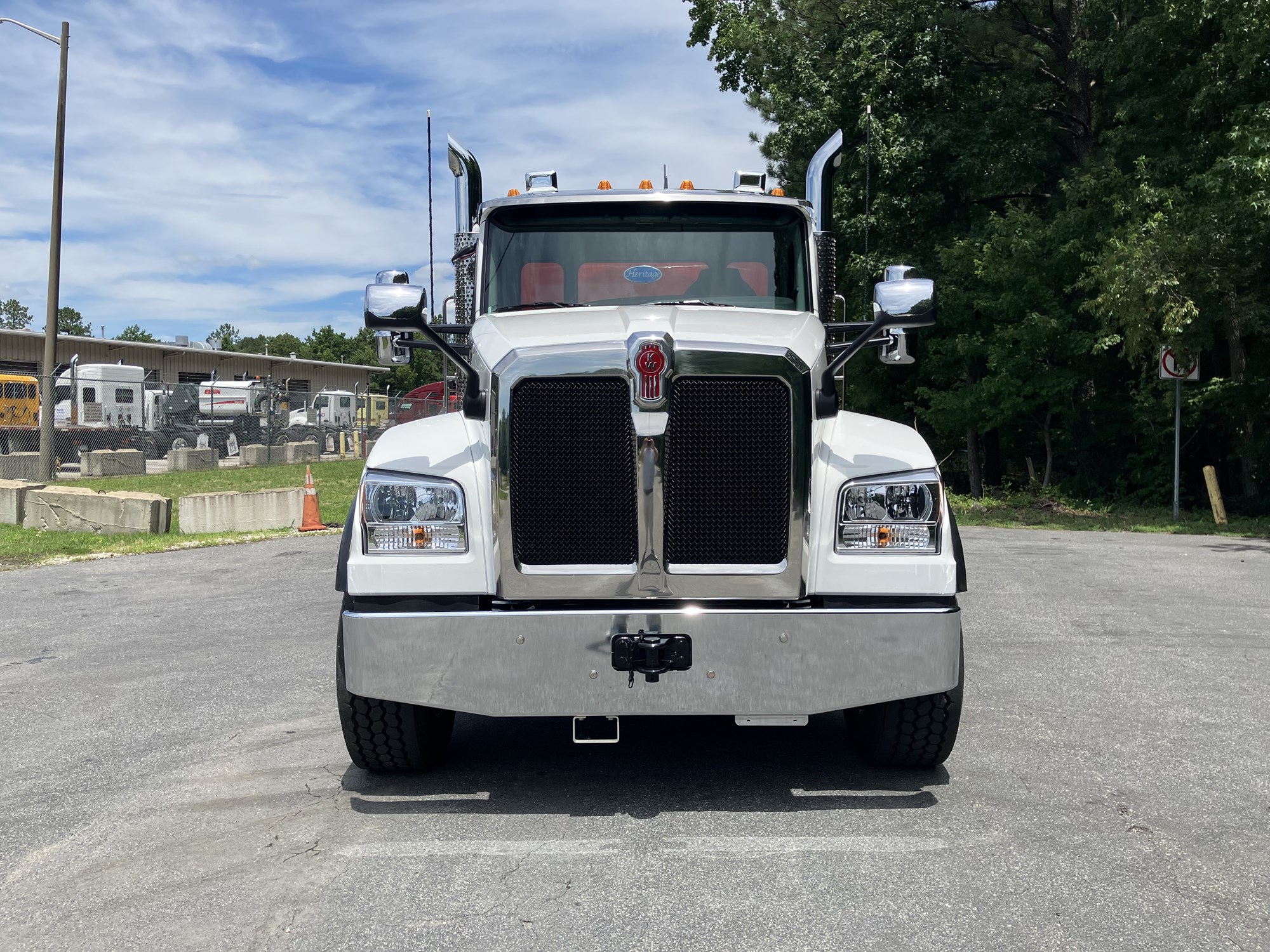2027 Kenworth T880 2027 Kenworth T880 - image 2 of 6
