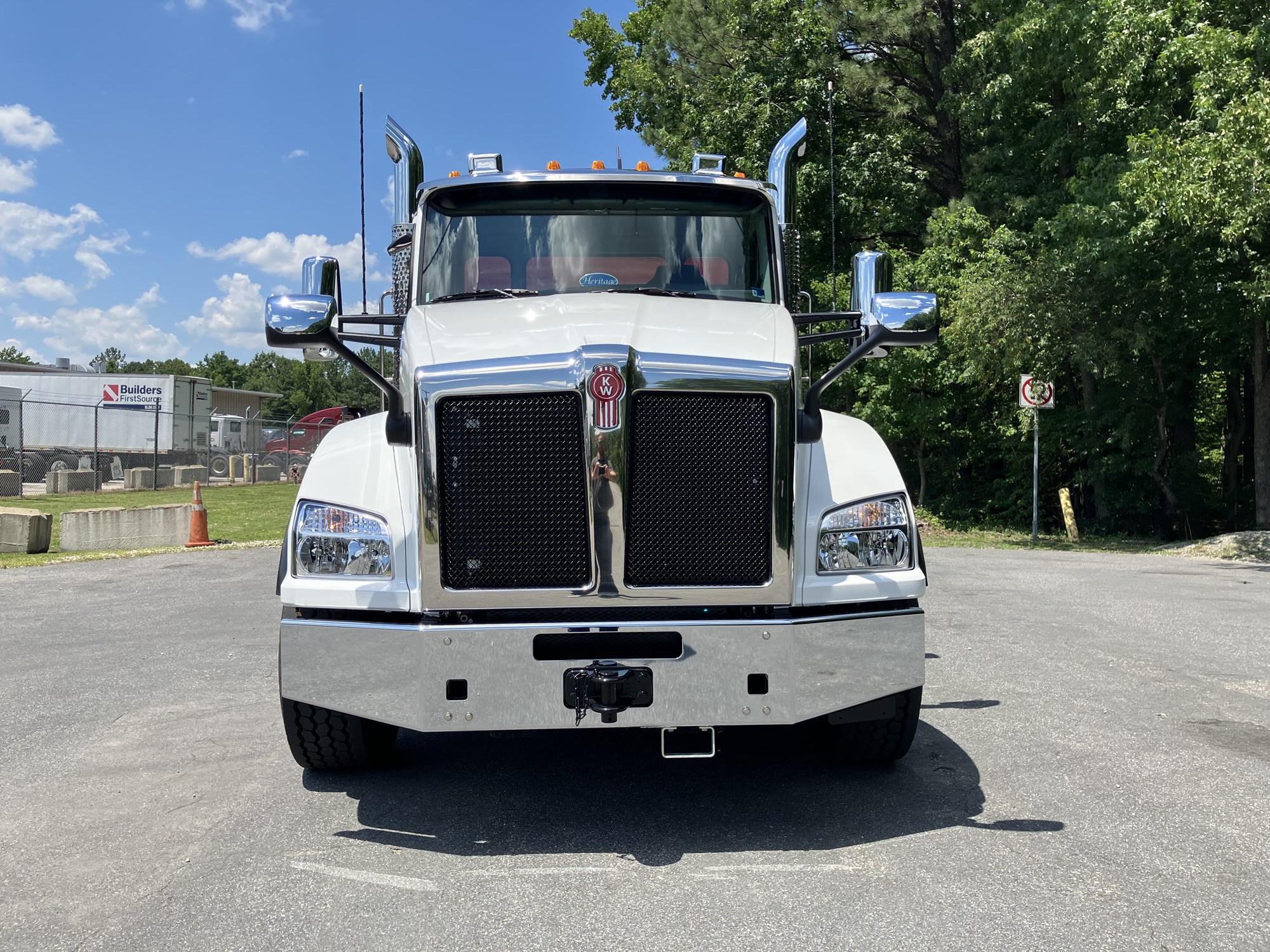 2027 Kenworth T880 in Hagerstown, MD — photo 2