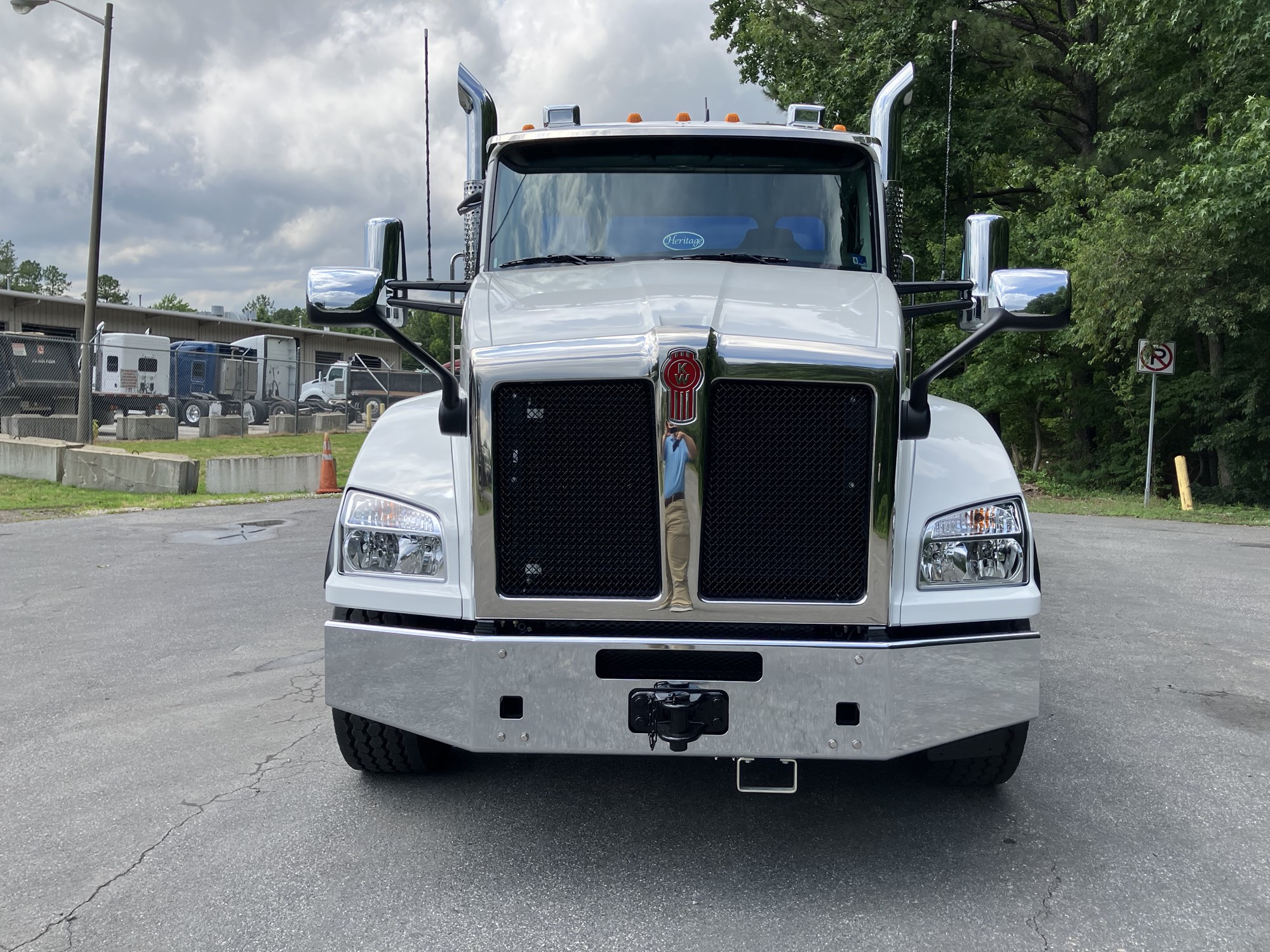 2027 Kenworth T880 2027 Kenworth T880 - image 2 of 6