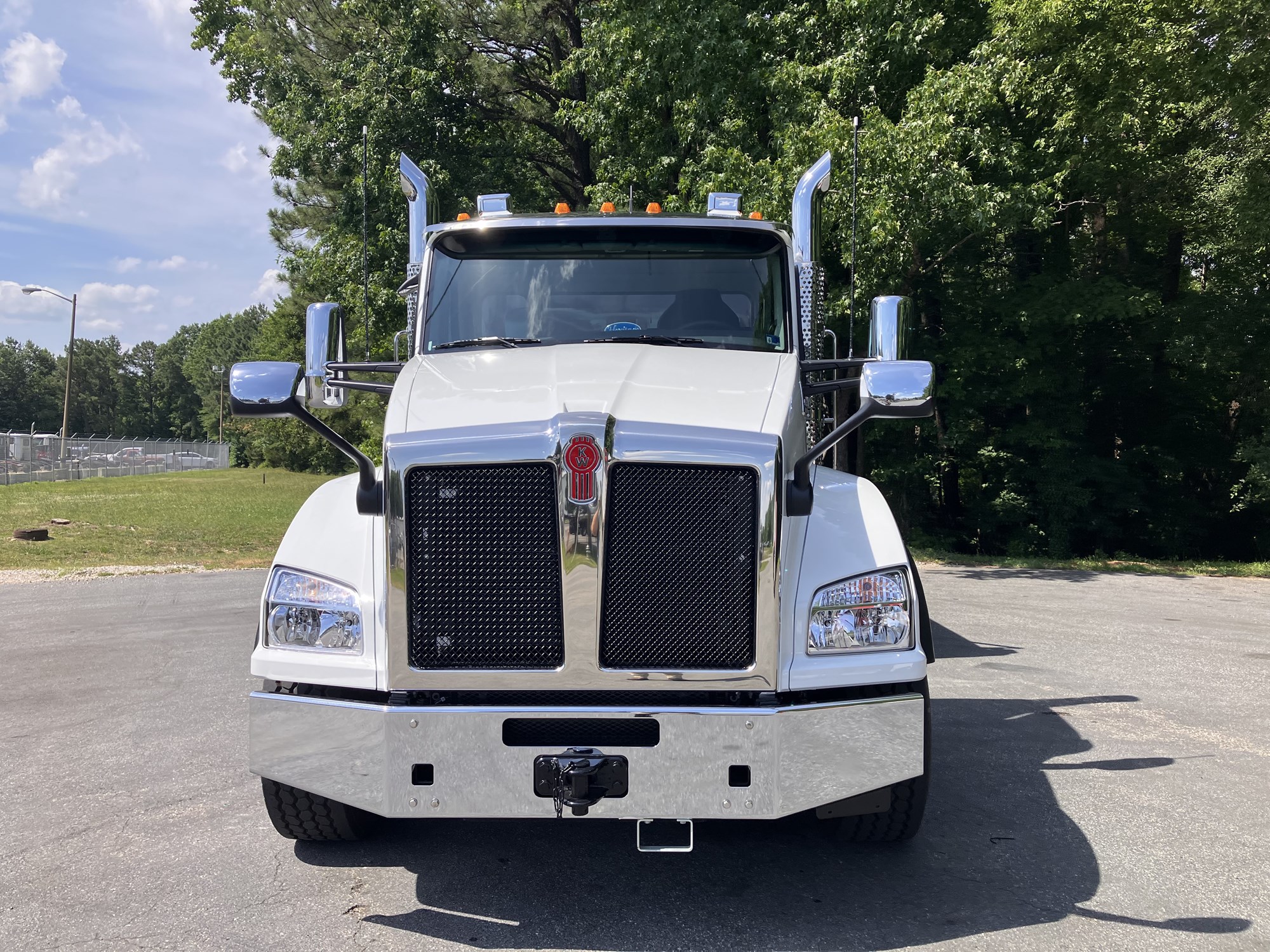 2027 Kenworth T880 2027 Kenworth T880 - image 2 of 6