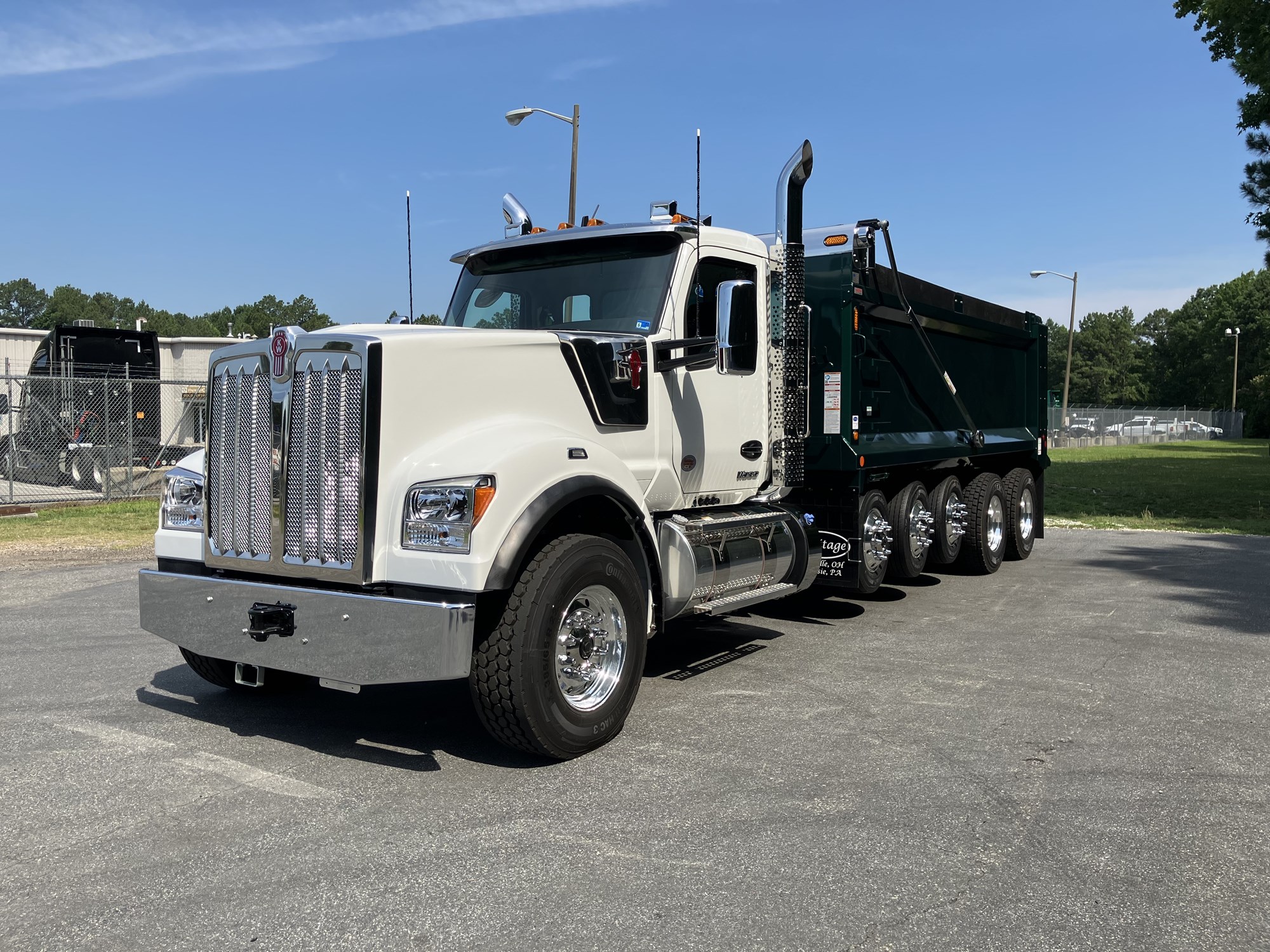 2027 Kenworth W990 2027 Kenworth W990 - image 1 of 6