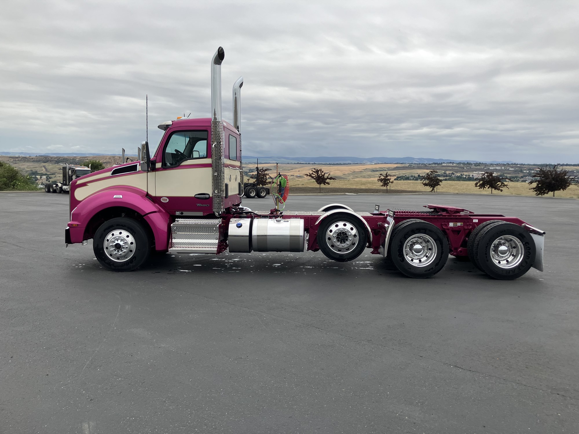 2026 Kenworth T880 2026 Kenworth T880 - image 3 of 6