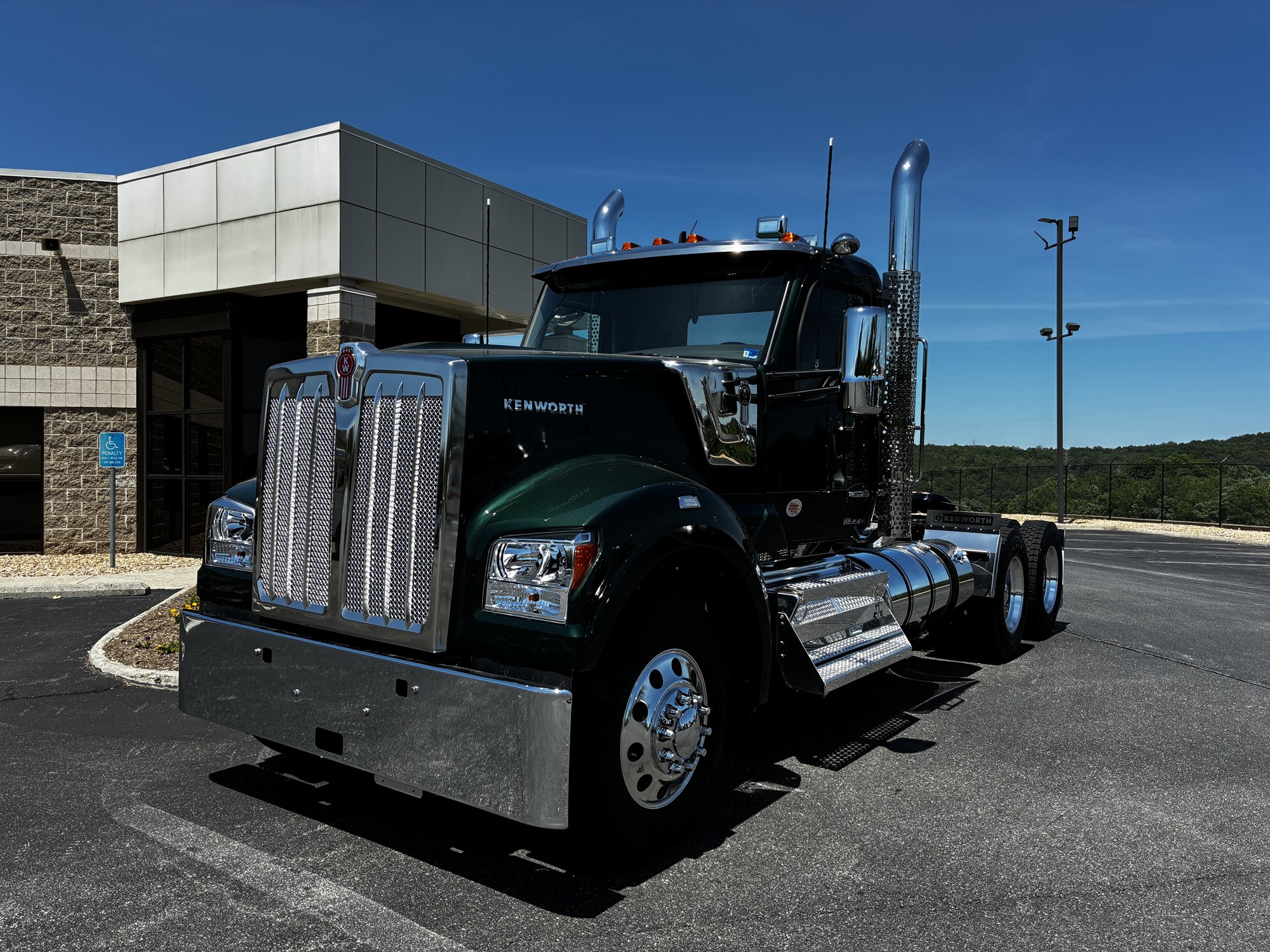 2027 Kenworth W990 2027 Kenworth W990 - image 1 of 6