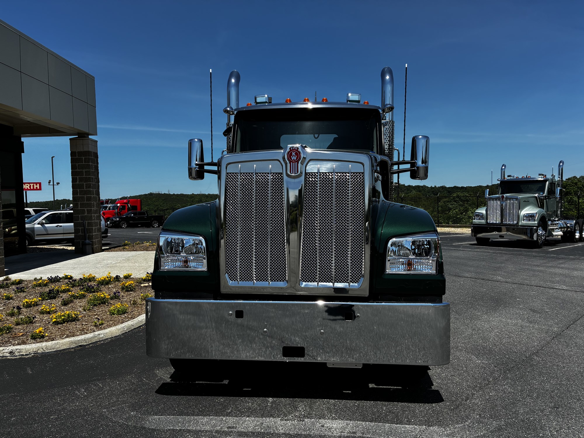 2027 Kenworth W990 2027 Kenworth W990 - image 2 of 6