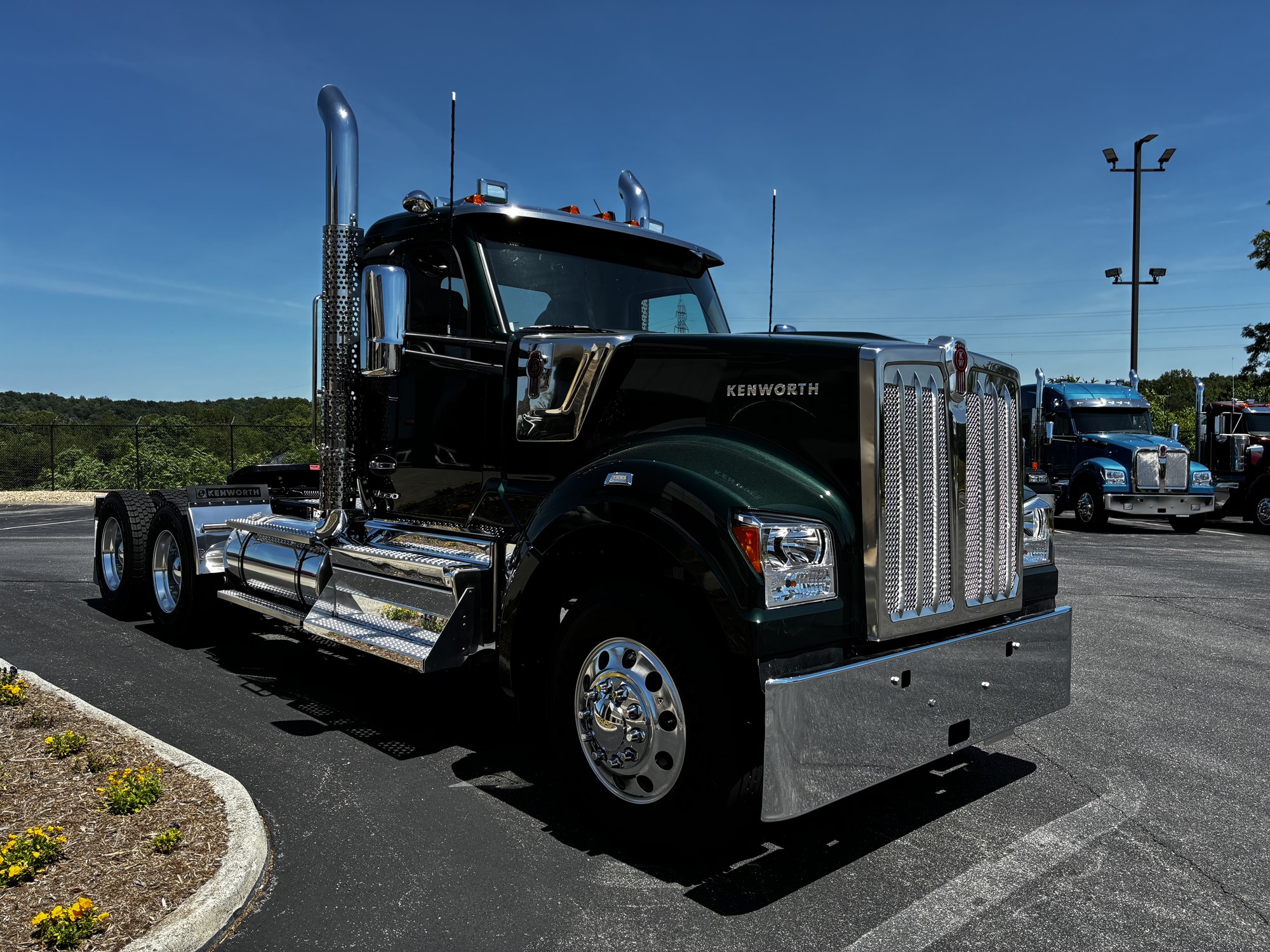 2027 Kenworth W990 2027 Kenworth W990 - image 3 of 6
