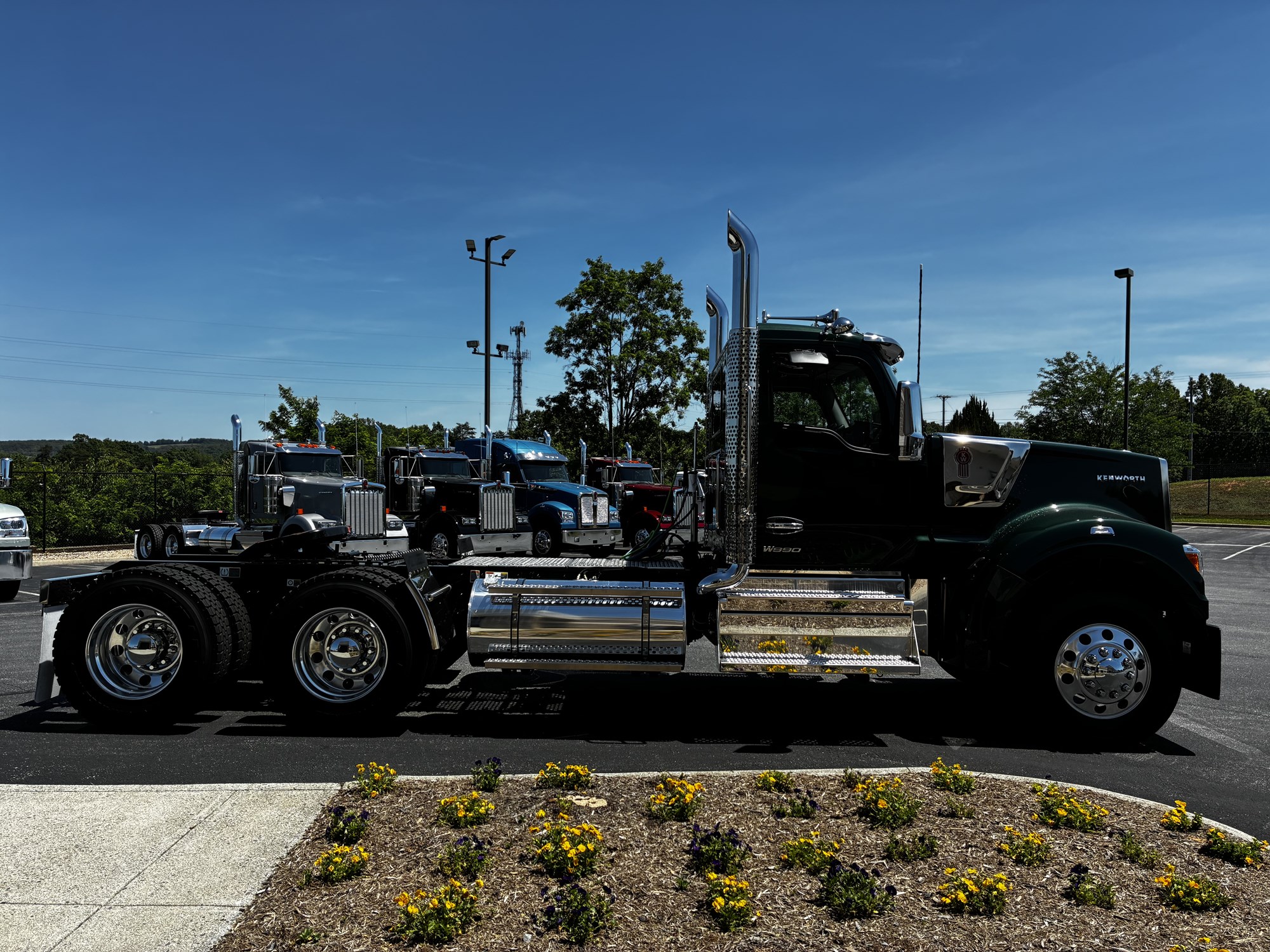 2027 Kenworth W990 2027 Kenworth W990 - image 4 of 6