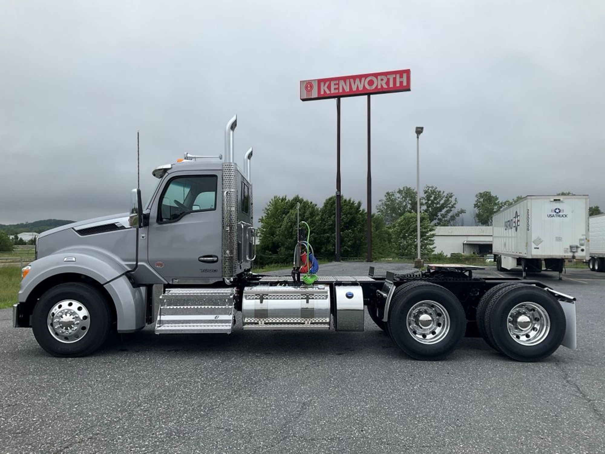 2027 Kenworth T880 in Harrisonburg, VA, VA — photo 2