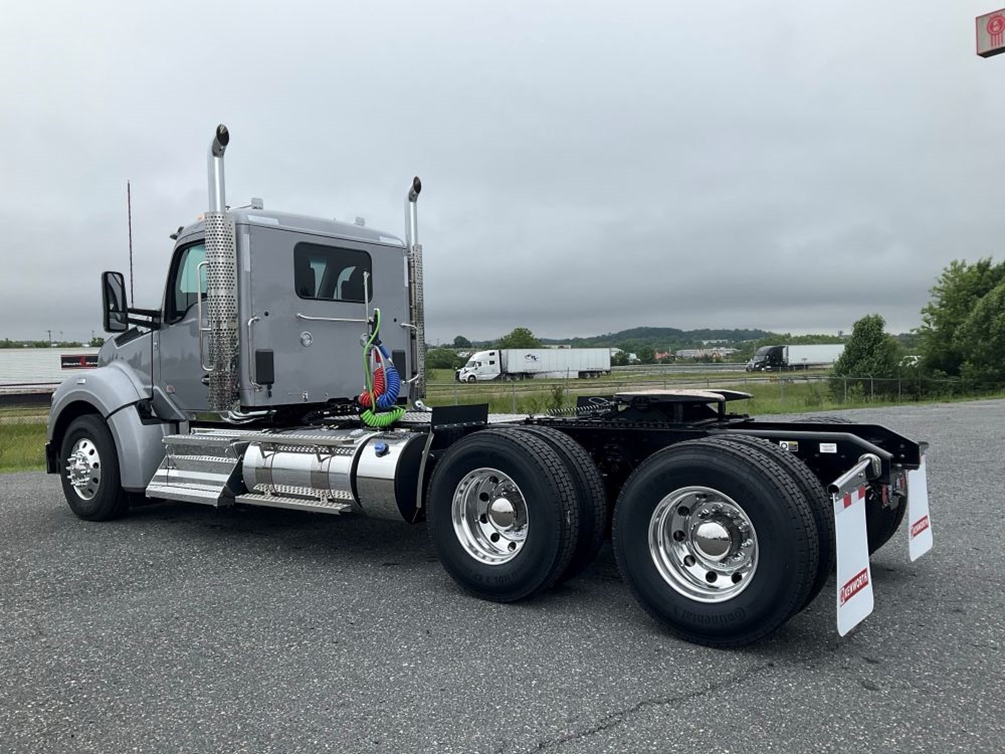 2027 Kenworth T880 in Harrisonburg, VA, VA — photo 3