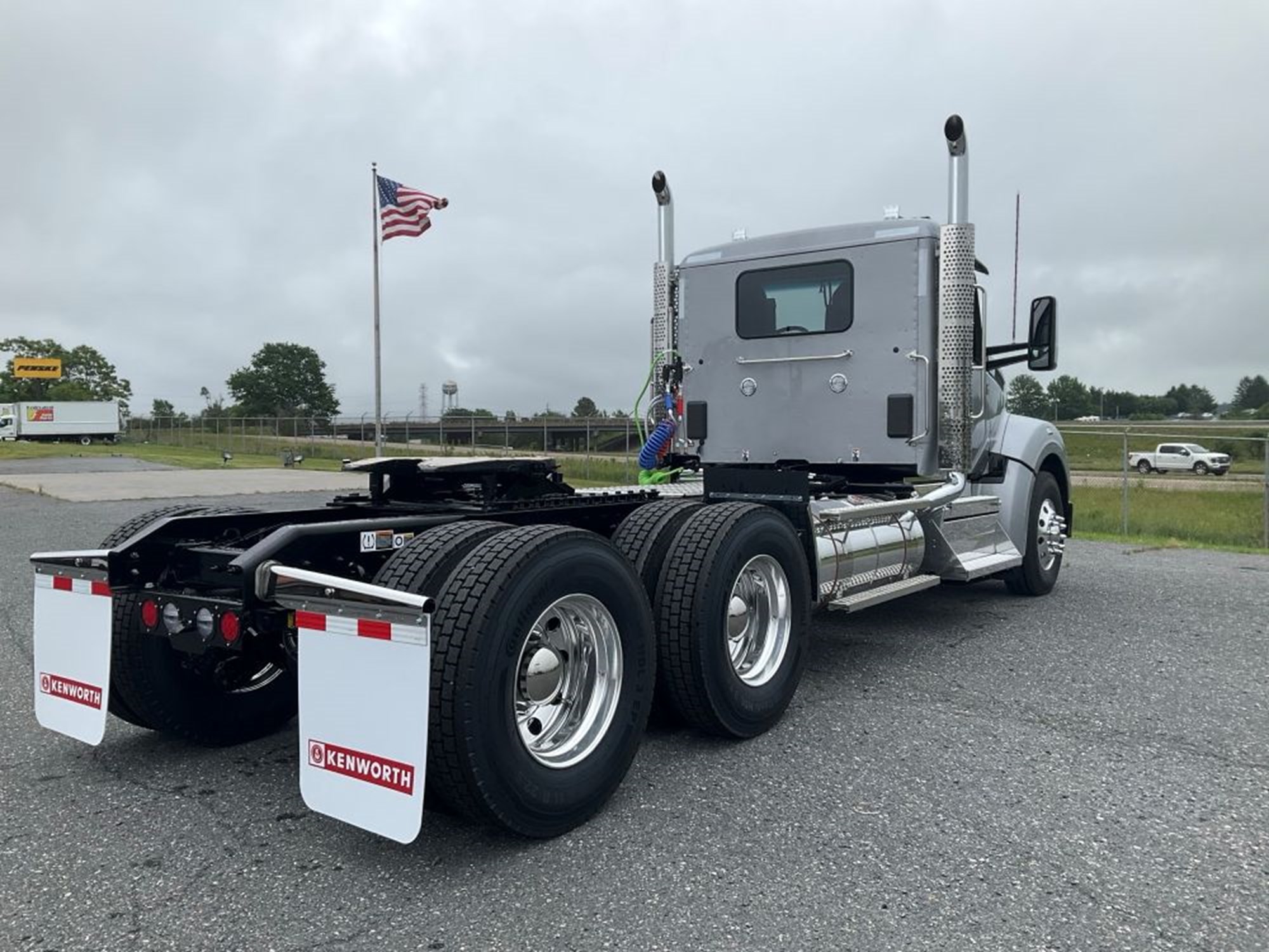 2027 Kenworth T880 in Harrisonburg, VA, VA — photo 4
