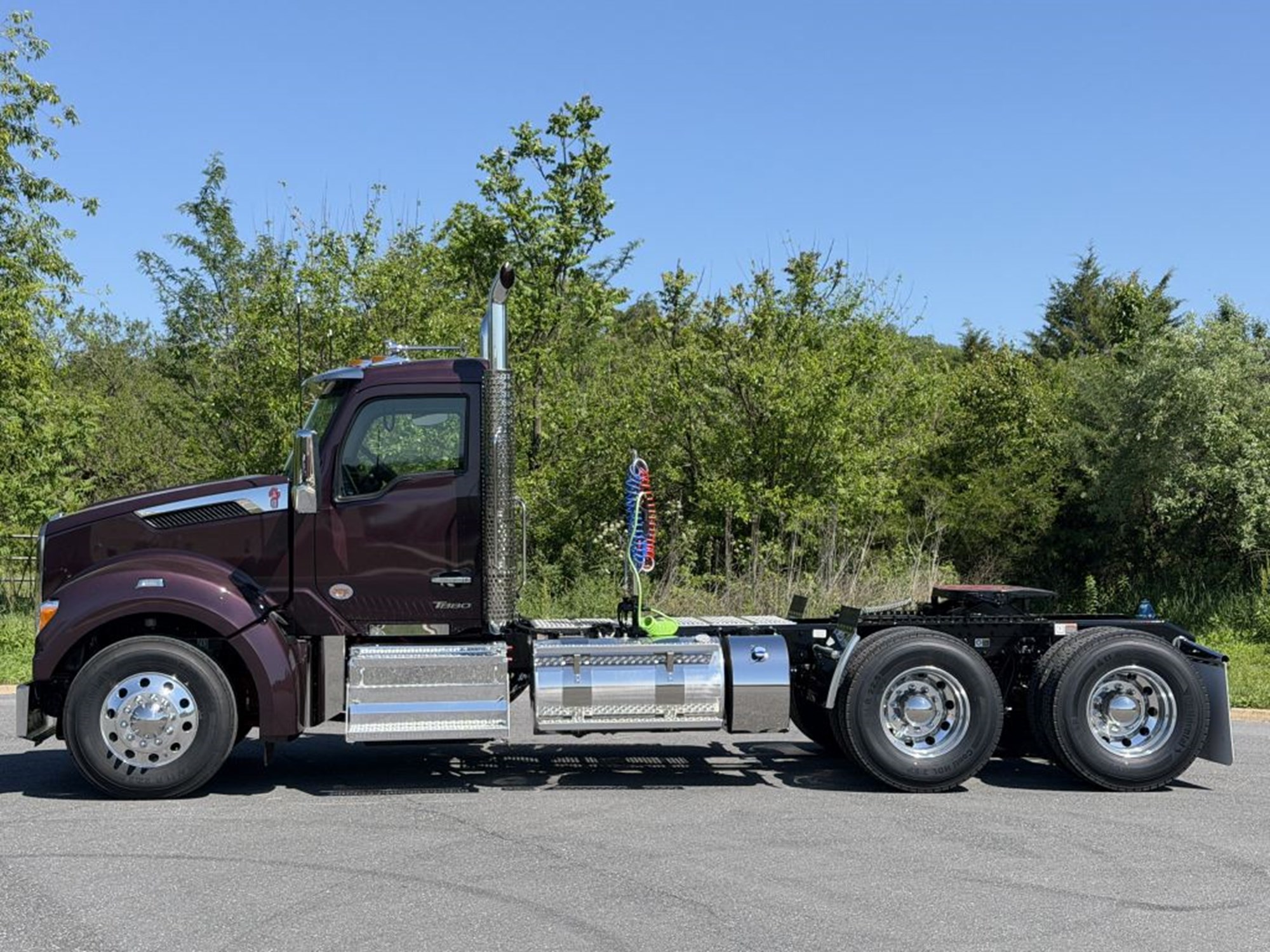 2027 Kenworth T880 in Harrisonburg, VA, VA — photo 2