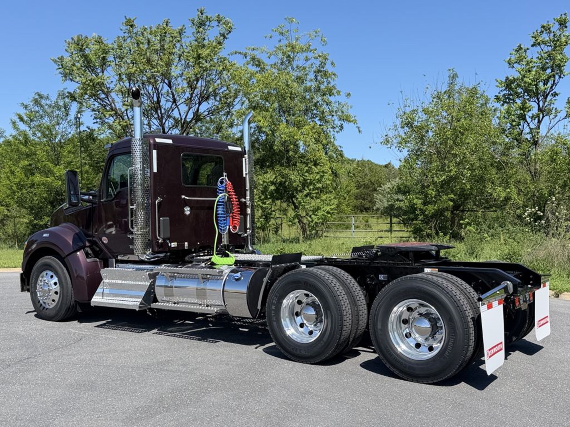 2027 Kenworth T880 in Harrisonburg, VA, VA — photo 3
