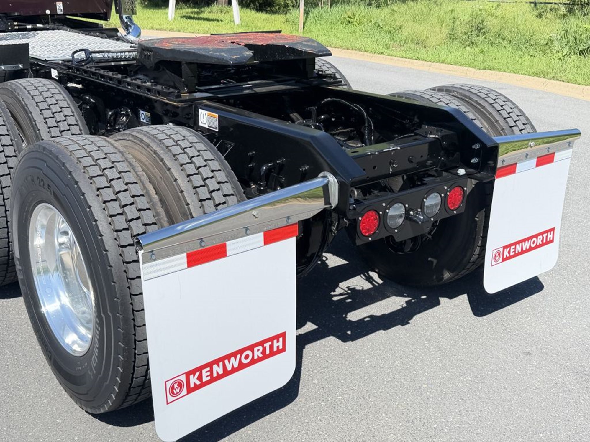 2027 Kenworth T880 in Harrisonburg, VA, VA — photo 4