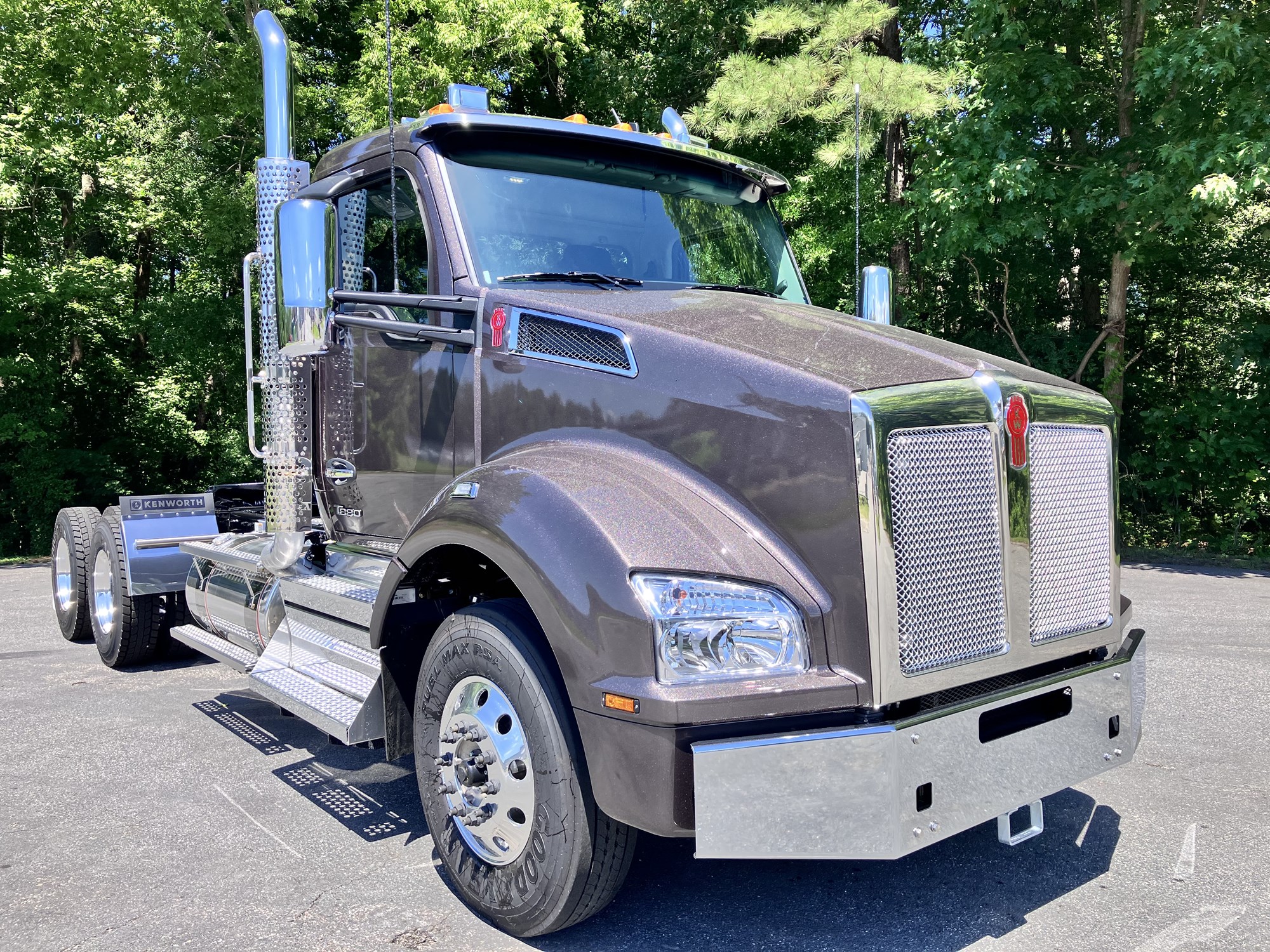 2027 Kenworth T880 2027 Kenworth T880 - image 1 of 6
